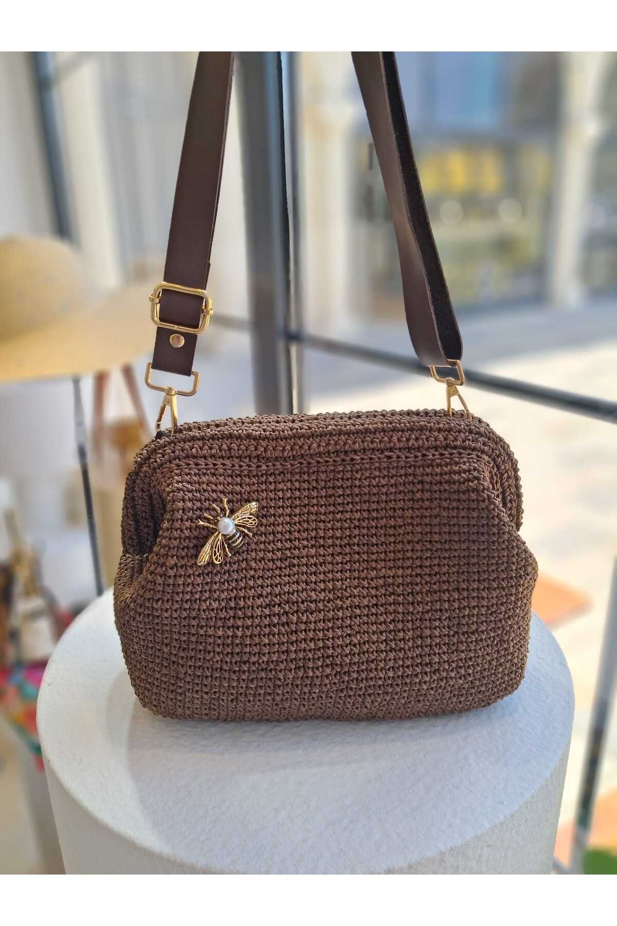 ZeynepKeskinDesign Broş Aksesuarlı HASIR Kadın El ve Omuz Çantası,Plaj Çantası, portföy clutch, uzun askısı mevcuttur