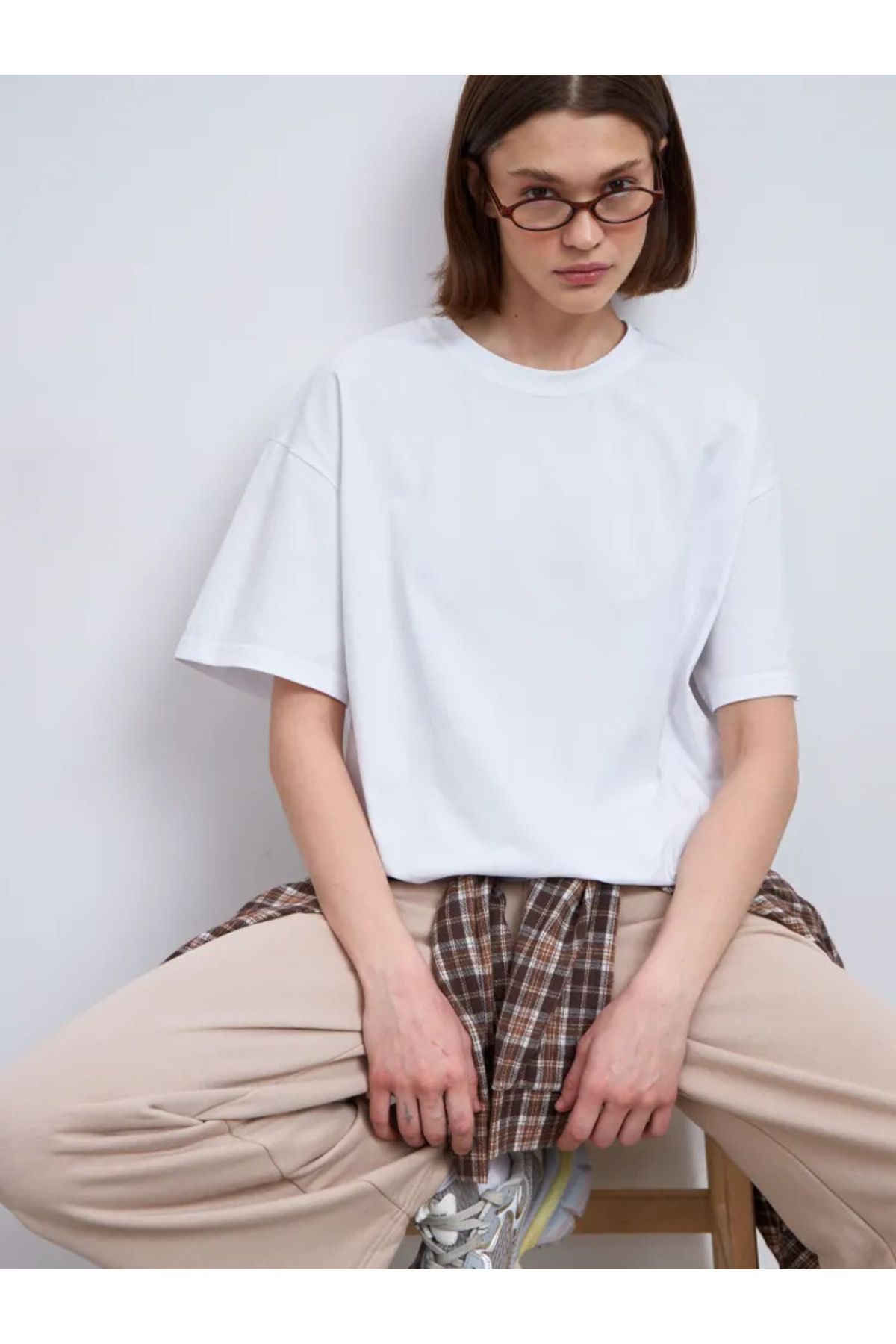 ELNOYA Unisex Pamuklu Beyaz Oversize Sade Bisiklet Yaka Günlük Rahat T-shirt