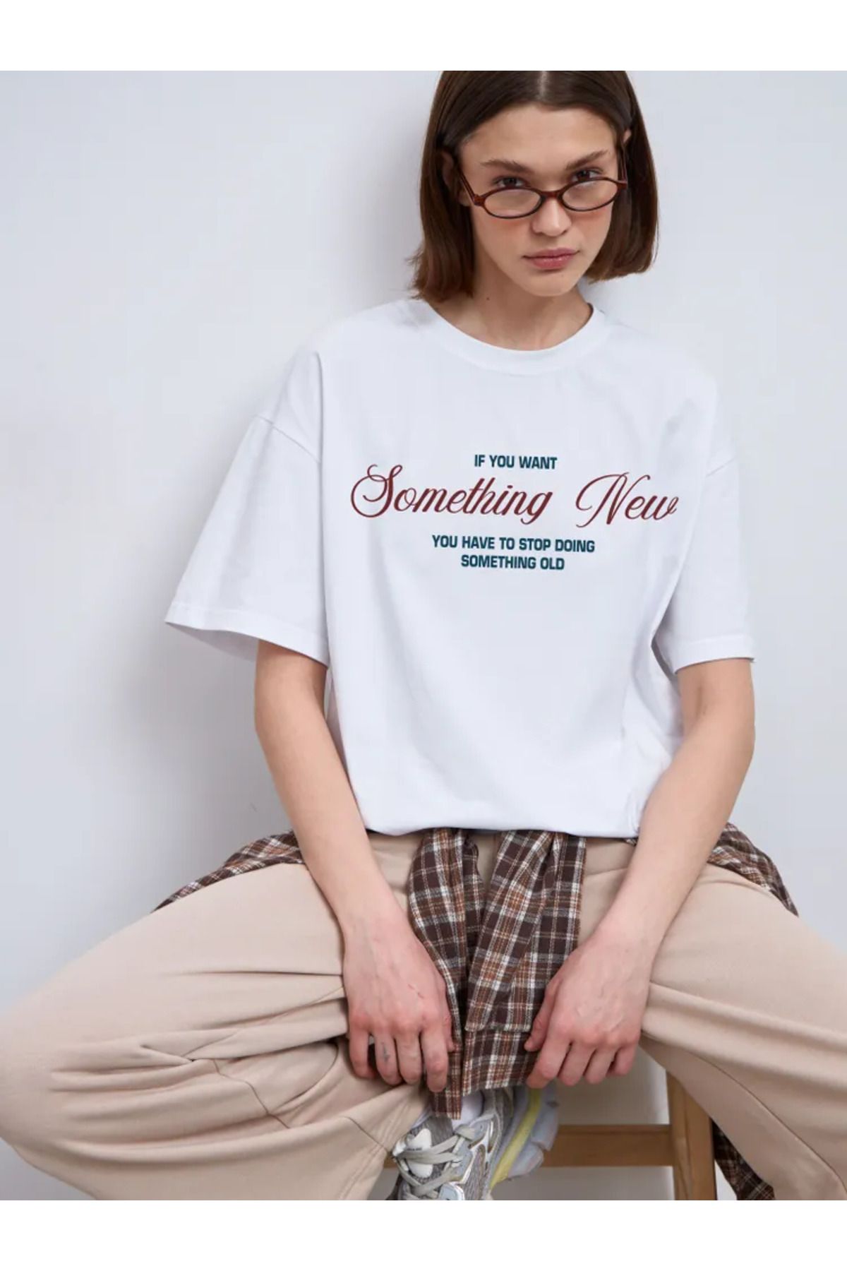 ELNOYA Unisex Pamuklu Beyaz Oversize "Something New" Baskılı Bisiklet Yaka Rahat T-shirt