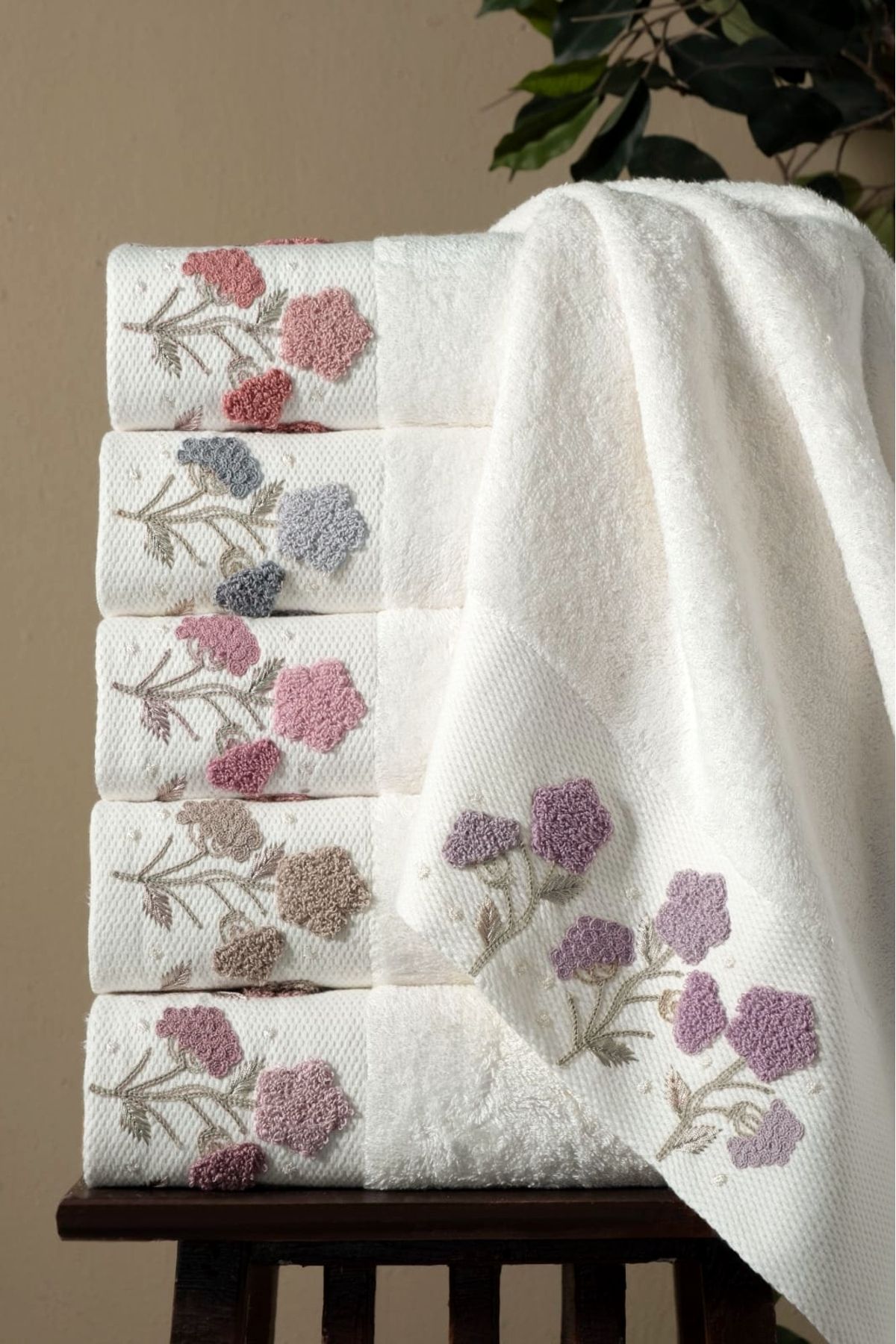 Fiesta Bambu 50x90 cm Süzine Nakışlı 6 lı Kutulu El Yüz Havlusu