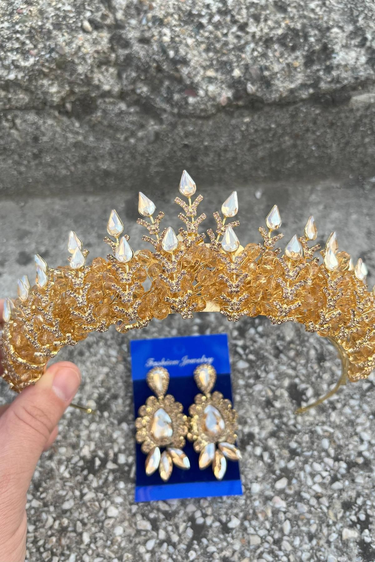 Hobigram Belicia Gold Gelin Kına Tacı Özel Gün Aksesuar Kadın Taç Ve Üç Mekik Küpe Takımı