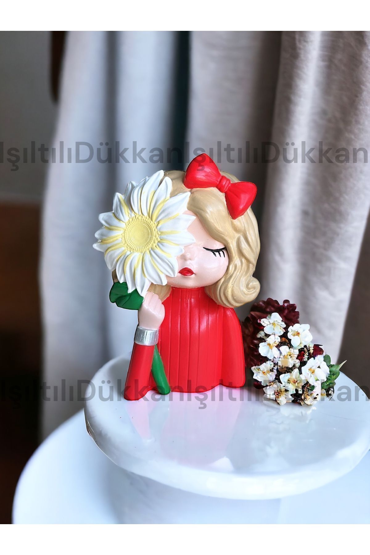 SerenityHaven KIRMIZI KIZ BİBLO / HEYKEL / KALEMLİK / SUKULENT SAKSISI / HEDİYELİK / EL YAPIMI