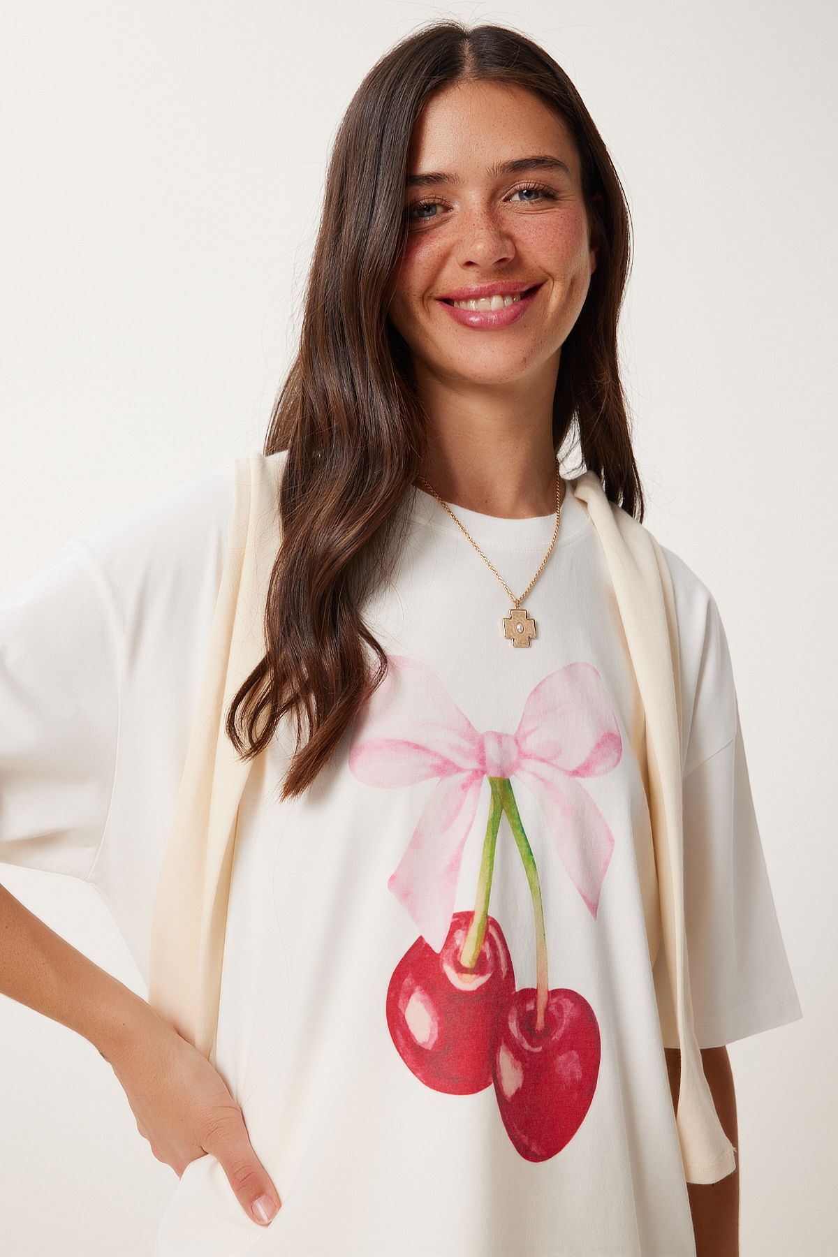 Lovelyİstanbul Kiraz Baskılı Pamuklu Örme T-shirt KEMİK LUS0157