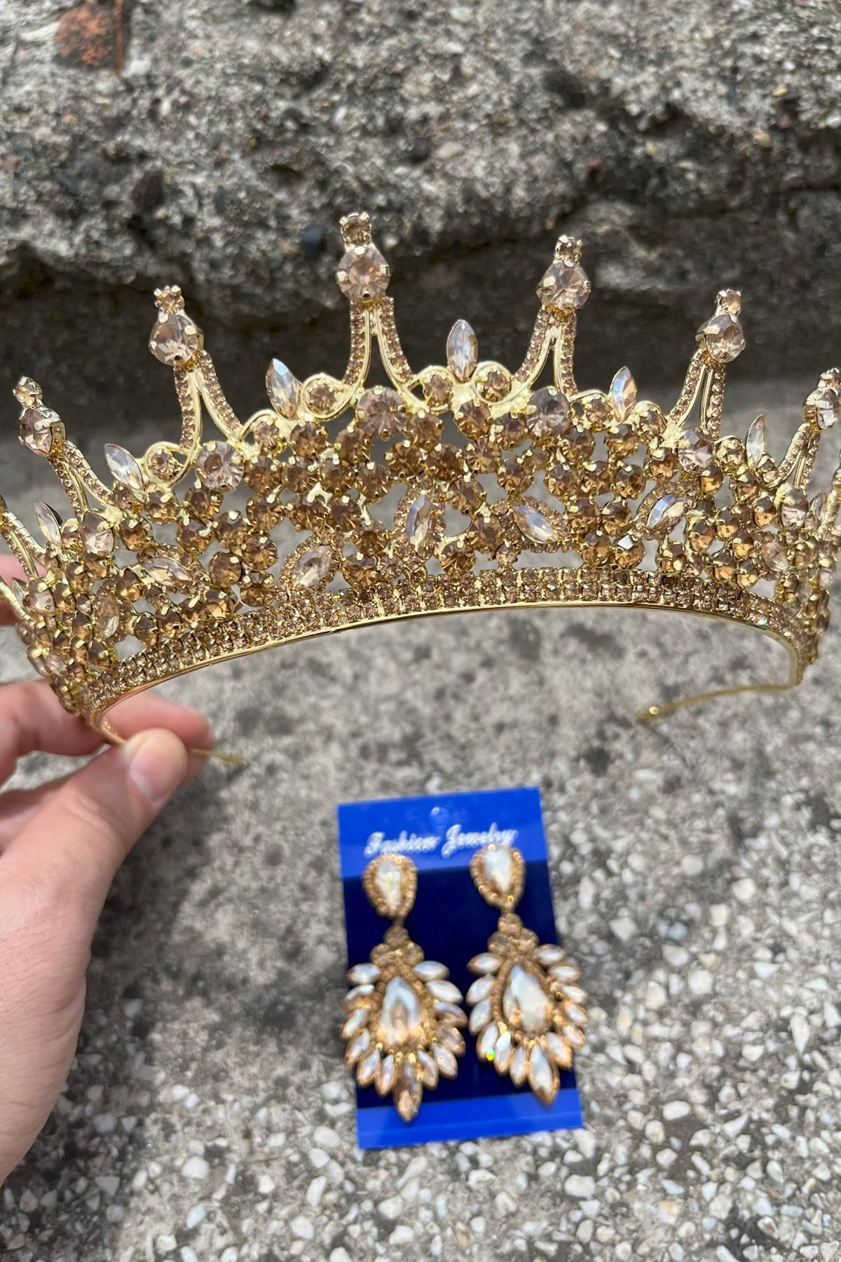 Hobigram Catalina Gold Gelin Kına Tacı Özel Gün Aksesuar Kadın Taç Ve Geniş Mekik Küpe Takımı