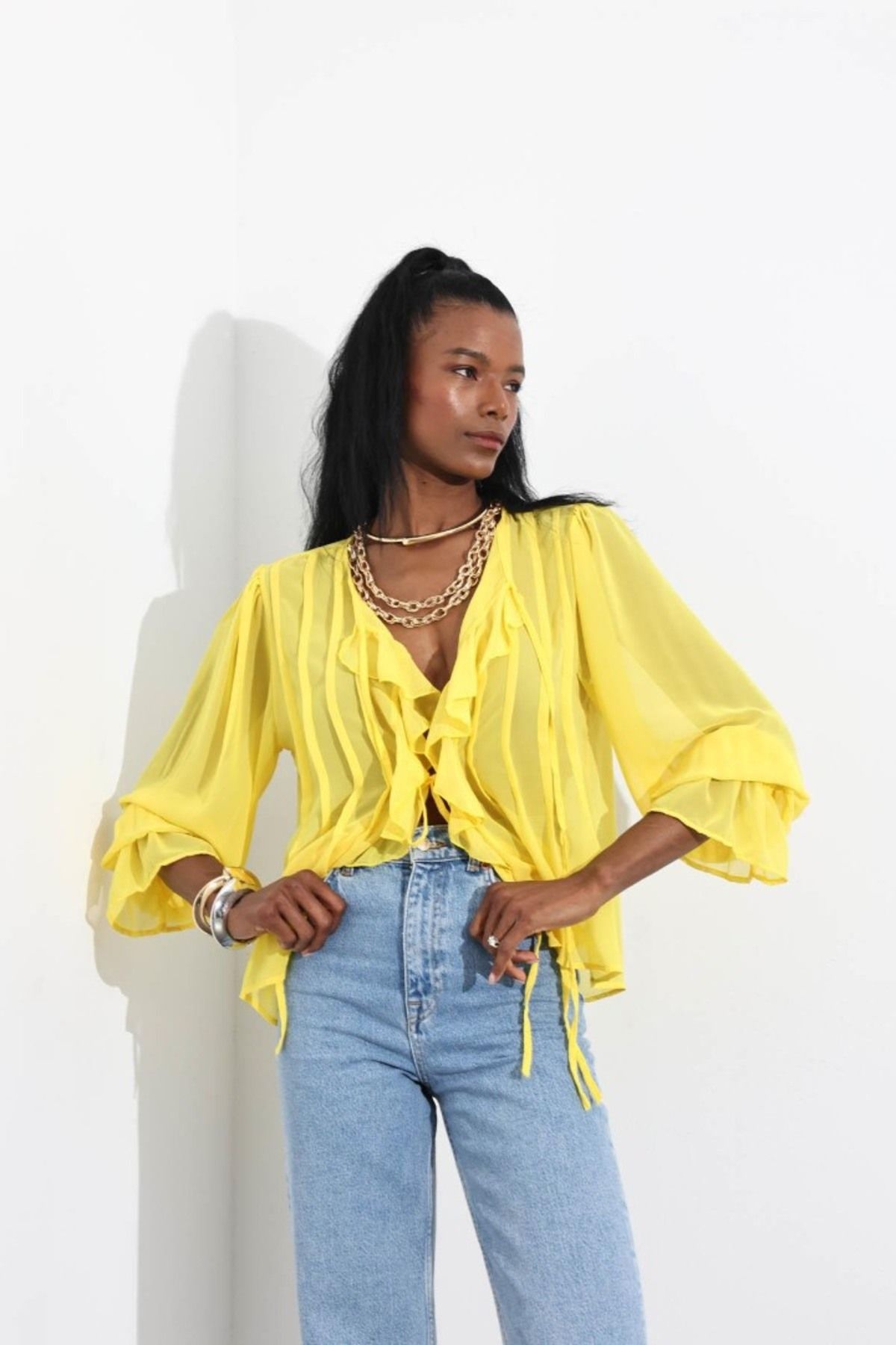 Defne Boutique Sarı Bağlamalı Fırfır Detaylı Şifon Gömlek