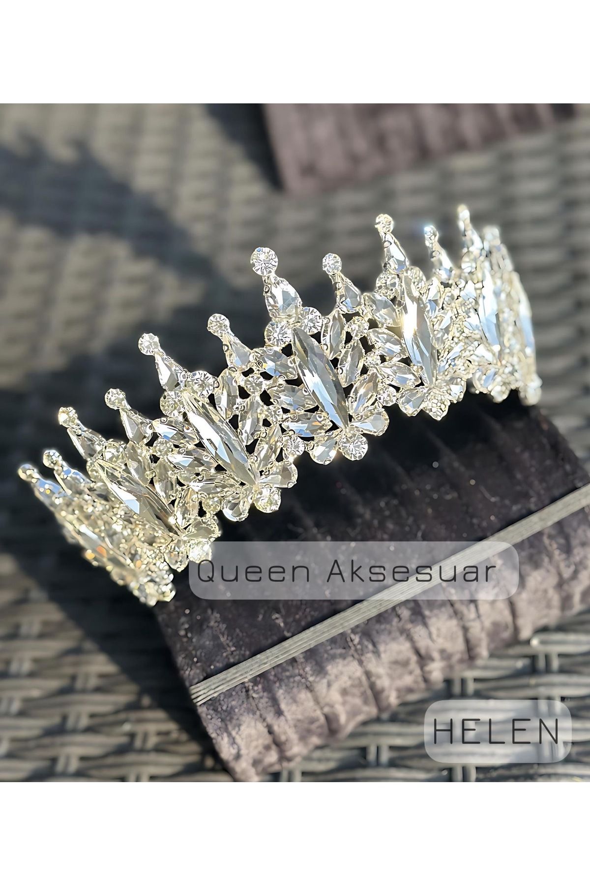 QUEEN AKSESUAR Helen elmas beyaz kristal taşlı lüks tasarım nişan gelin tacı metal taç yüksek otantik motifli