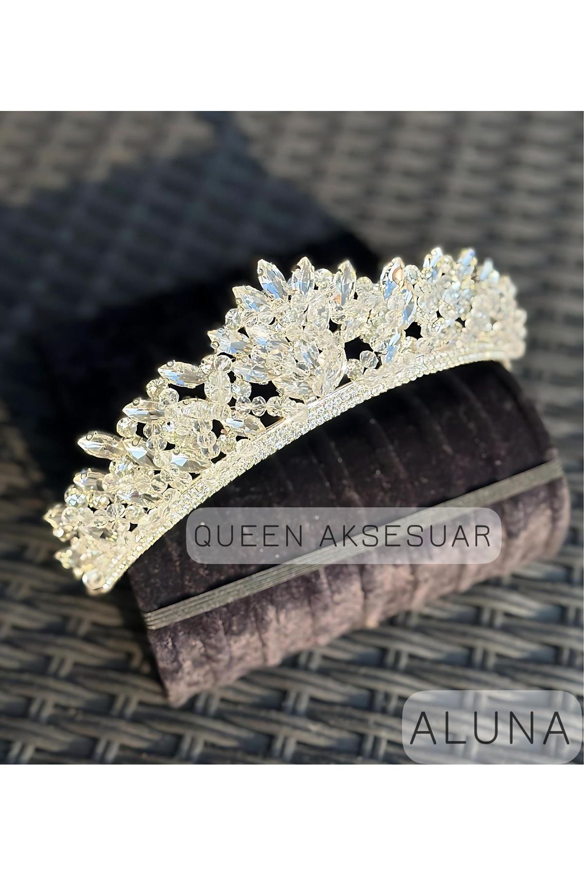 QUEEN AKSESUAR ALUNA elmas beyaz kristal taşlı lüks tasarım nişan gelin tacı metal taç yüksek otantik motifli