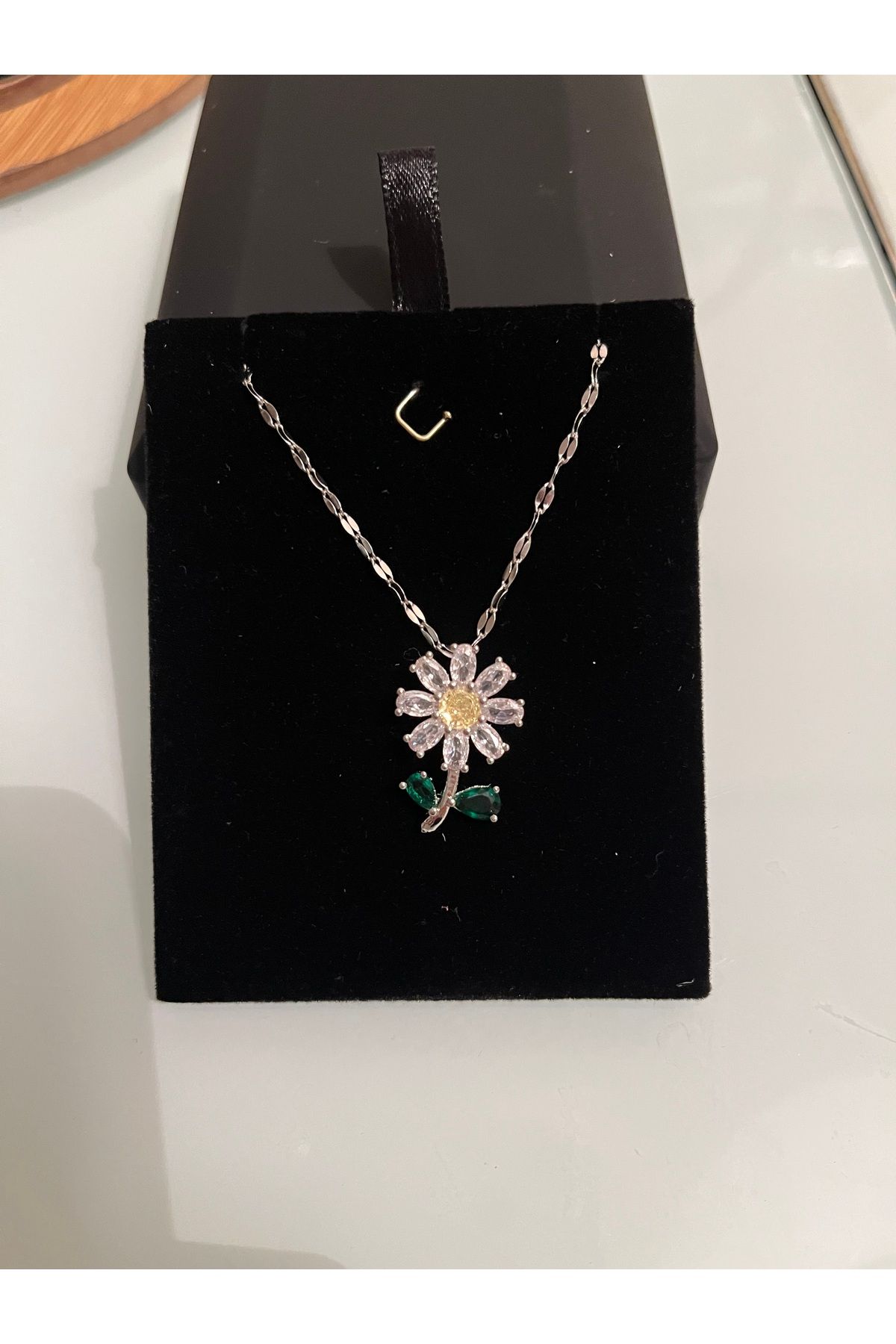 shop Zarif papatya Figürlü Taşlı Kolye – Işıltını Yansıt! (Seviyor, sevmiyor)