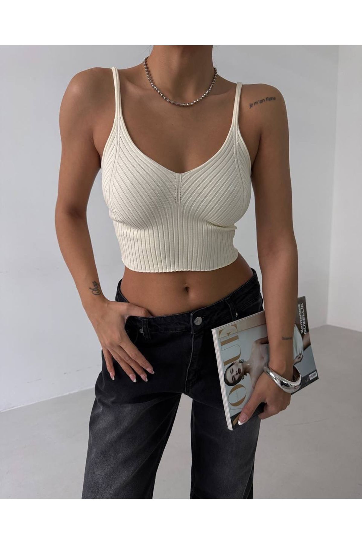 Novavesto V Yaka Crop
