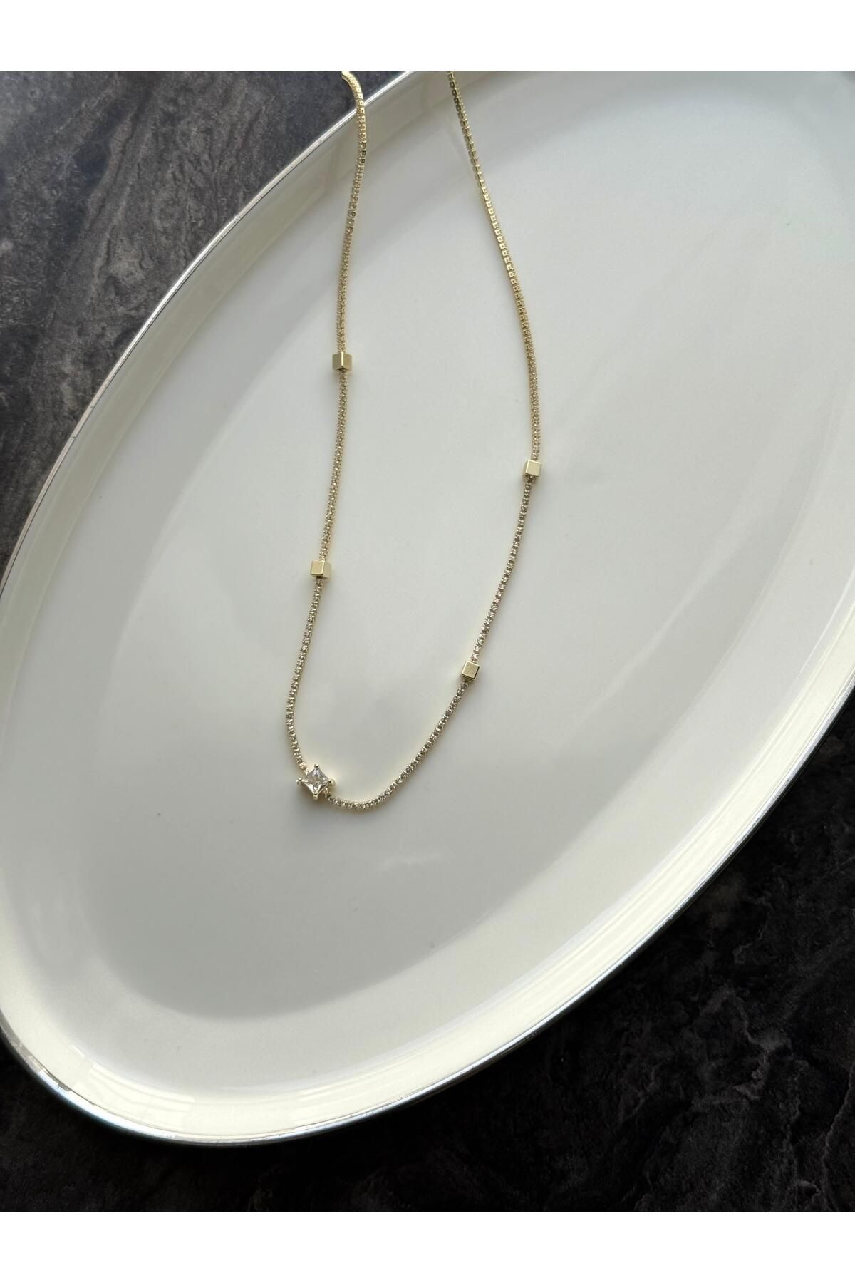 Nera Accessories Kolye