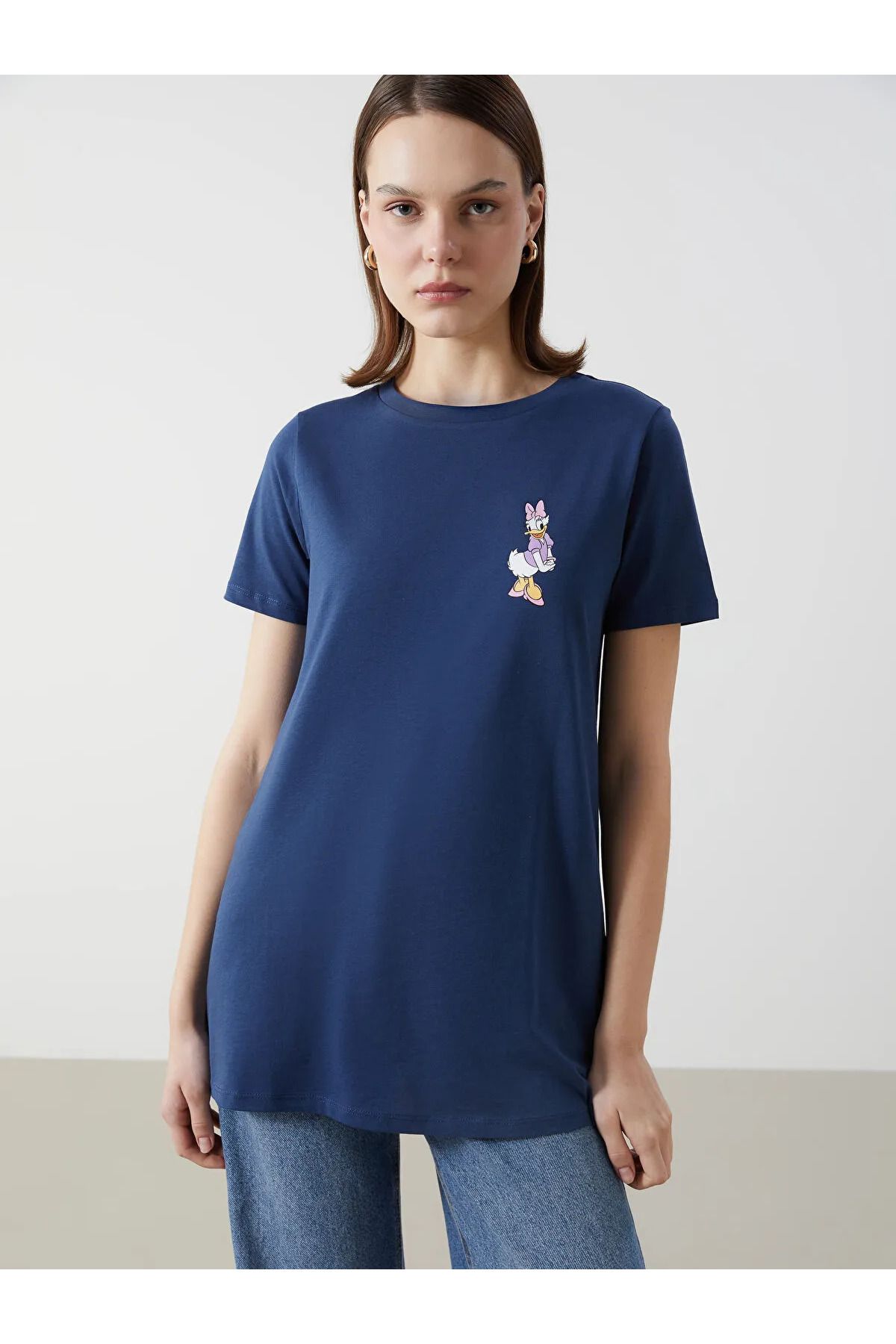 LC Waikiki Bisiklet Yaka Daisy Duck Baskılı Kadın Tişört