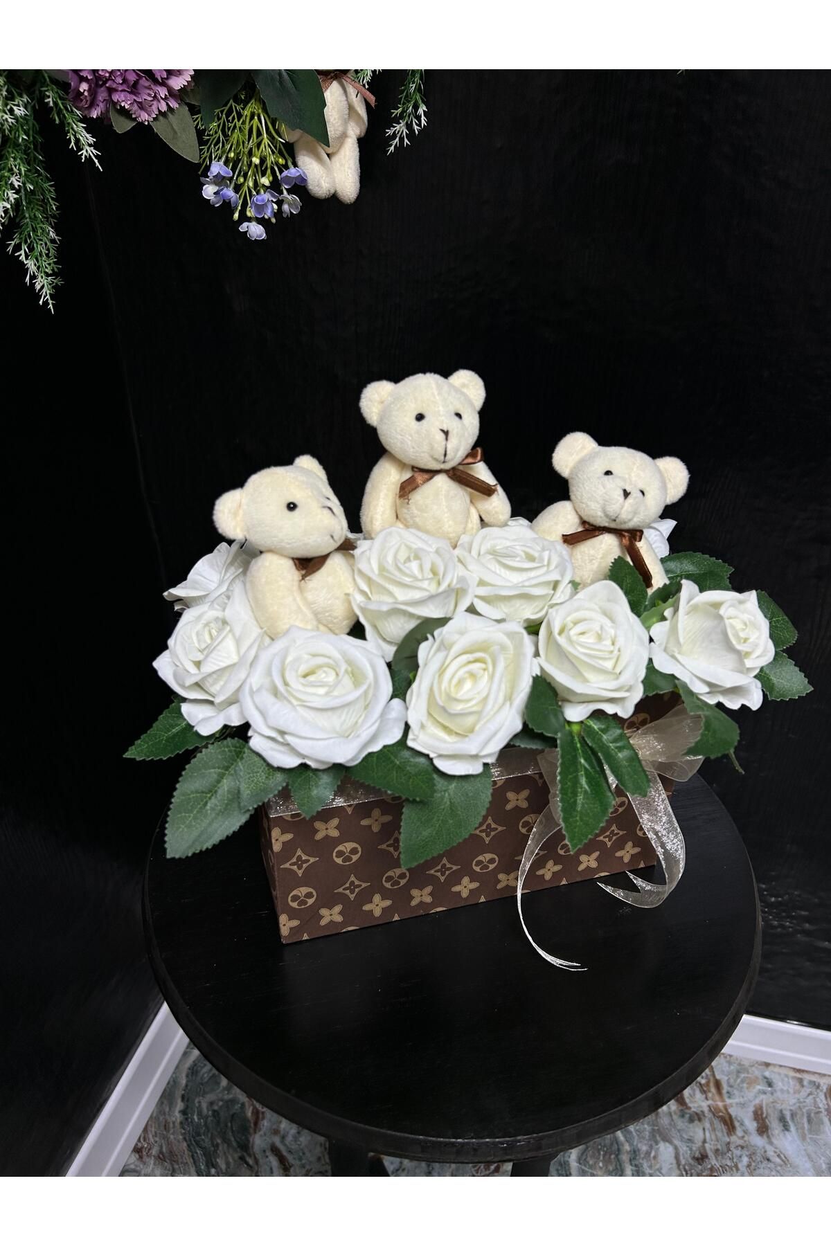 fancyflower Karton Çantada Peluş Ayıcıklar ve Kadife Güller