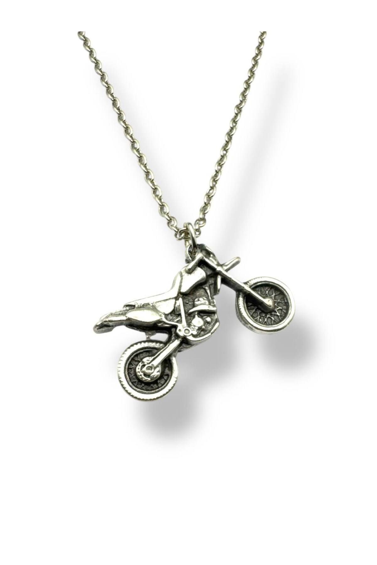 Herşey Nota Vintage Motosiklet Figürlü Kolye – Motor Tutkusunu Taşıyan Unisex Zincir Aksesuar