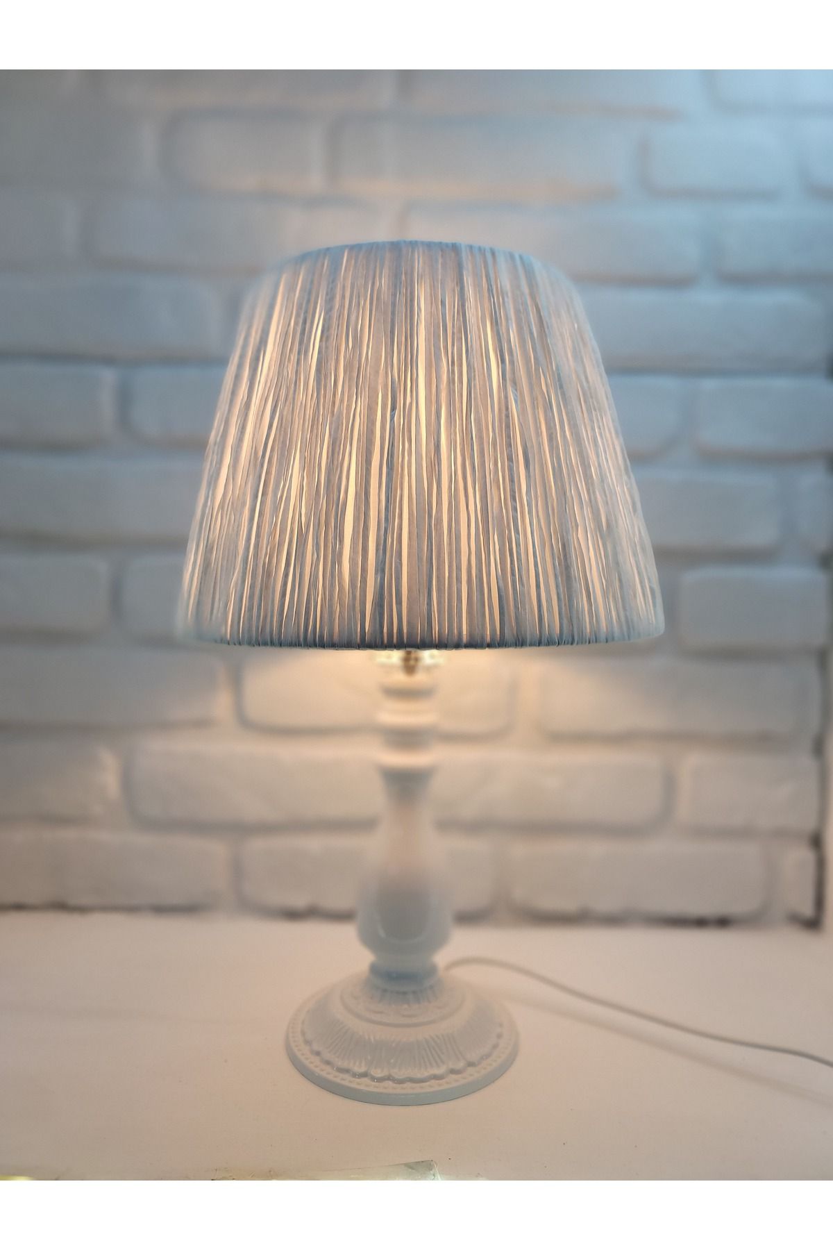 Decodelight Beyaz Rustik Klasik Metal Ayaklı El Yapımı İp ve Kagıt Örme Şapkalı Abajur Masa Lambası Modelleri
