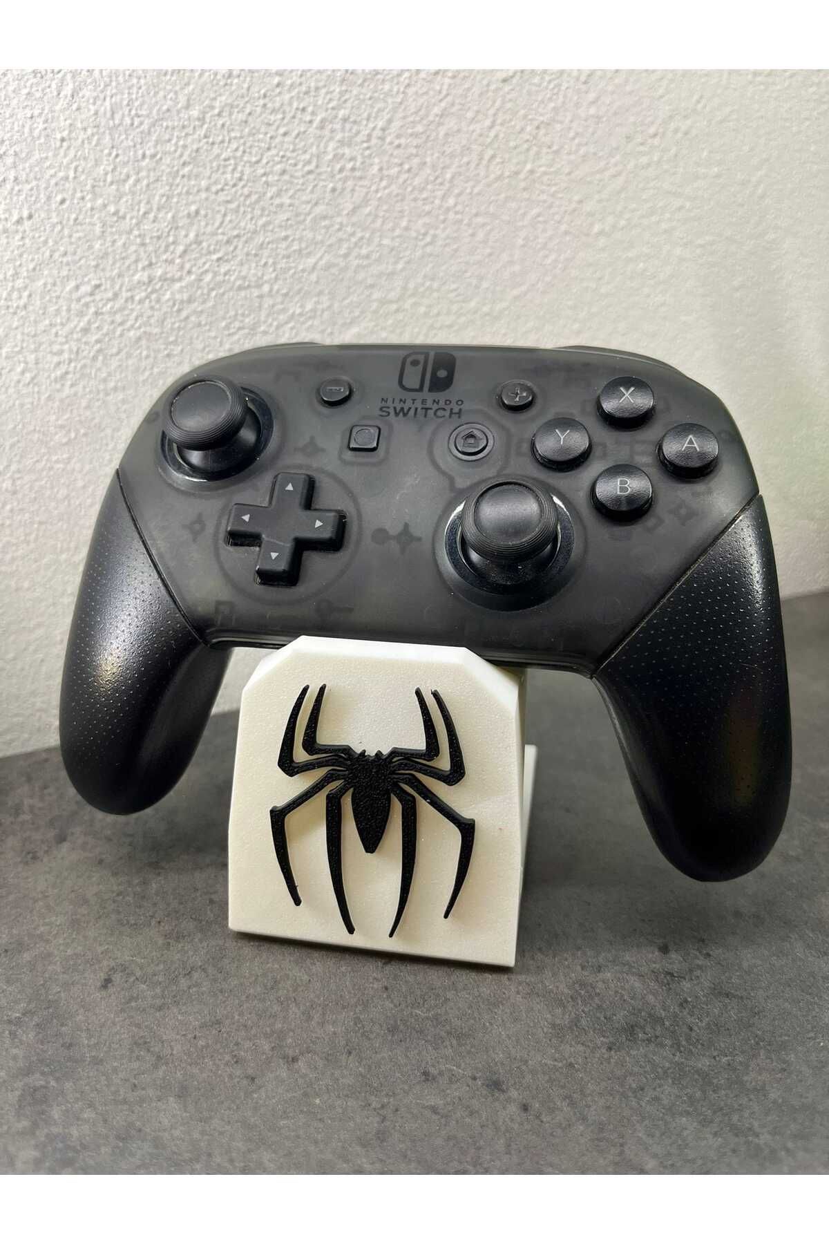 PRİNTİCA DESİGN Gamepad Standı – Siyah Örümcek Figürlü Tutucu (PS5 / Xbox / Switch Uyumlu)