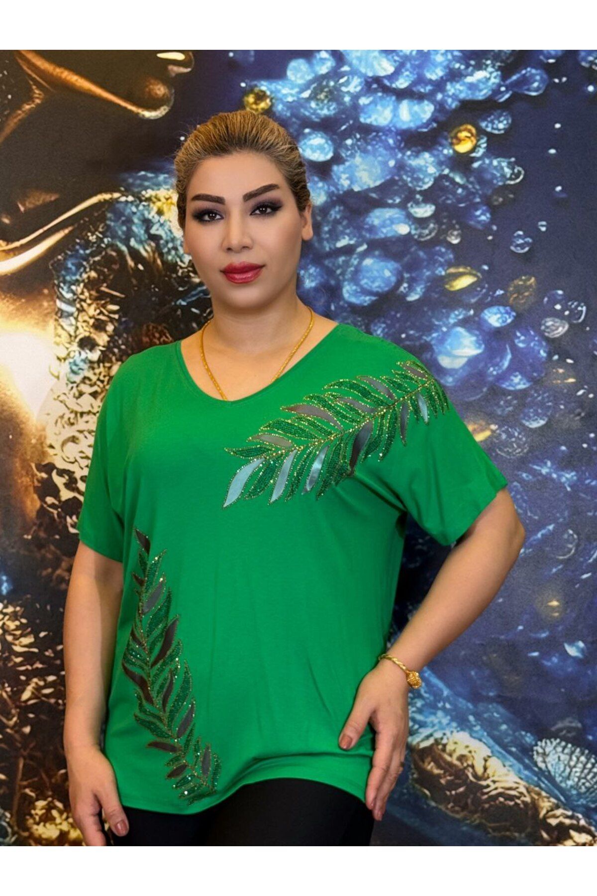 Yeşilmoda Tişört,yaprak Desenli,Suni deri detayları,Taşli işlemeli,Yeşil renk,Pamuk ipliği,Günlük
