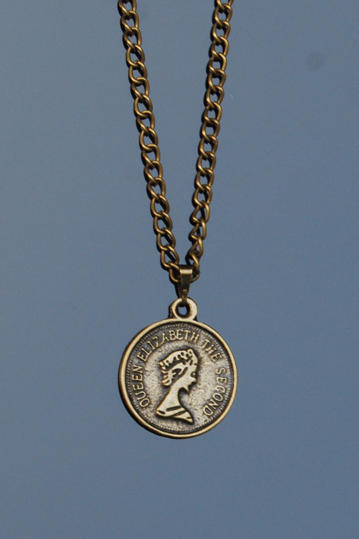 Rua Jewelry Queen Elizabeth Madalyon Kolye - Antik Sarı Kaplama Klasik Zincirli