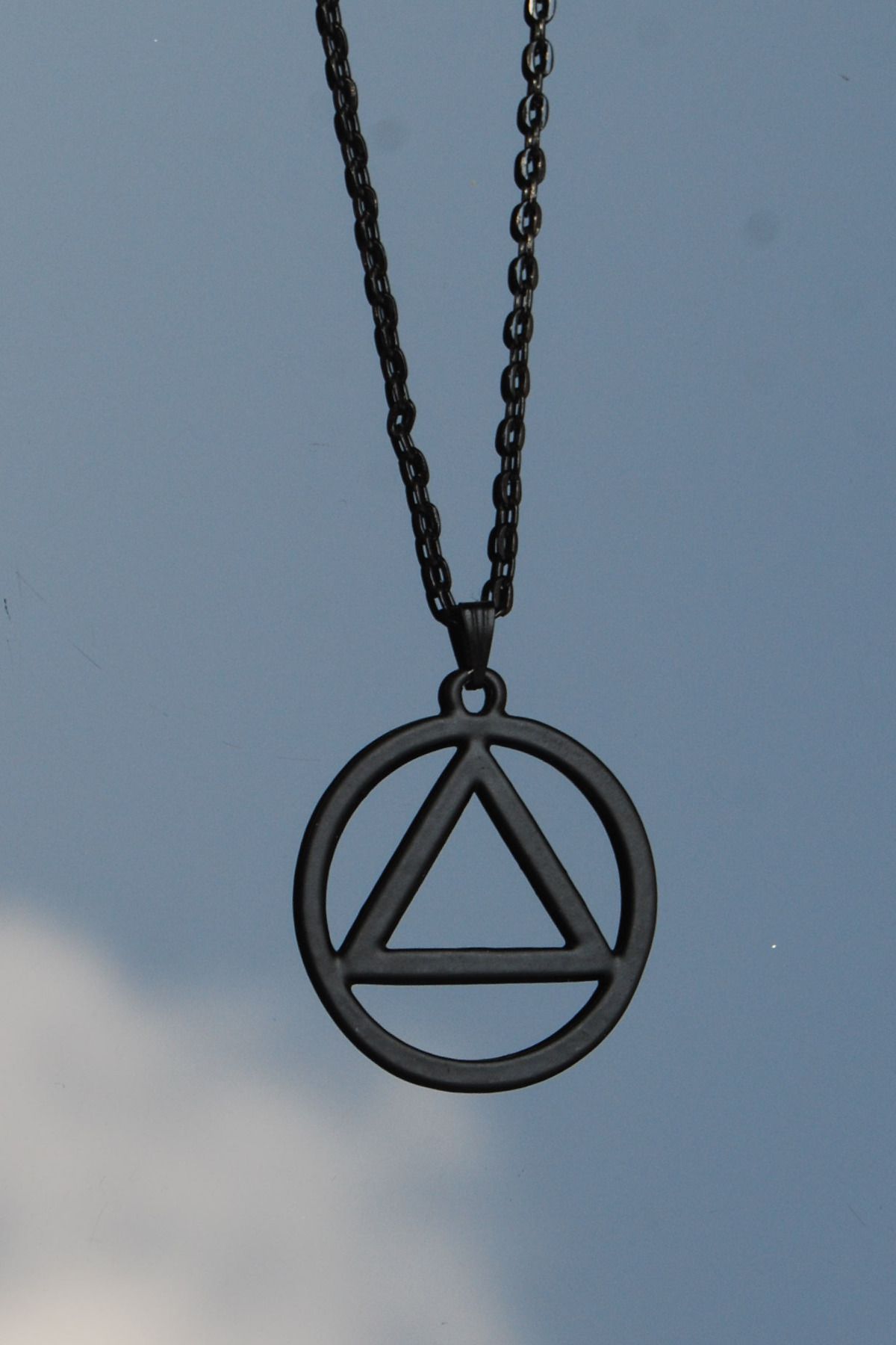 Rua Jewelry Yuvarlak İçinde Üçgen Eminem Kolyesi Rapçi HipHop Kolye - Siyah Renk Klasik Zincirli