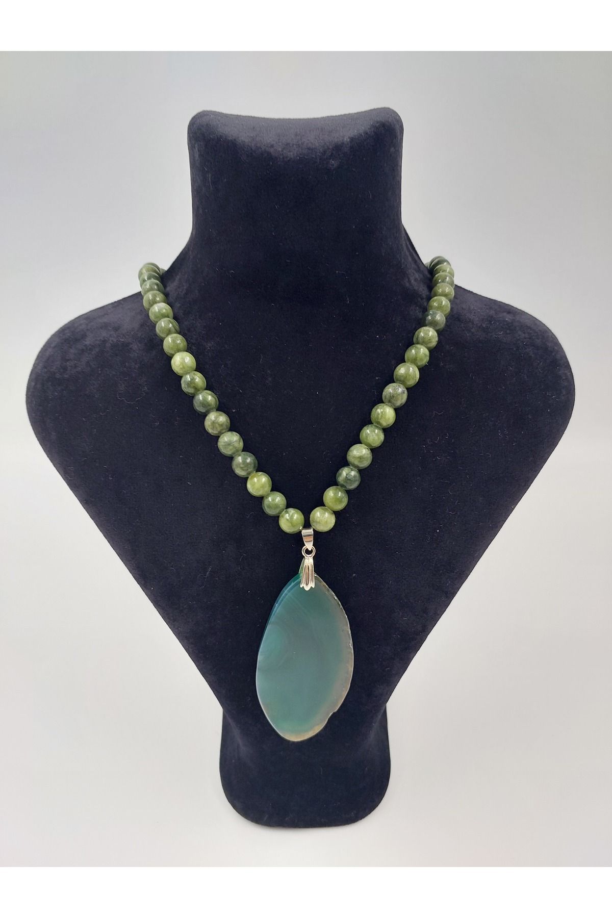 R G Handmade Design Yeşim Taşı ve Yeşil Akik Orta Aparatlı El Yapımı Doğal Taş Kolye