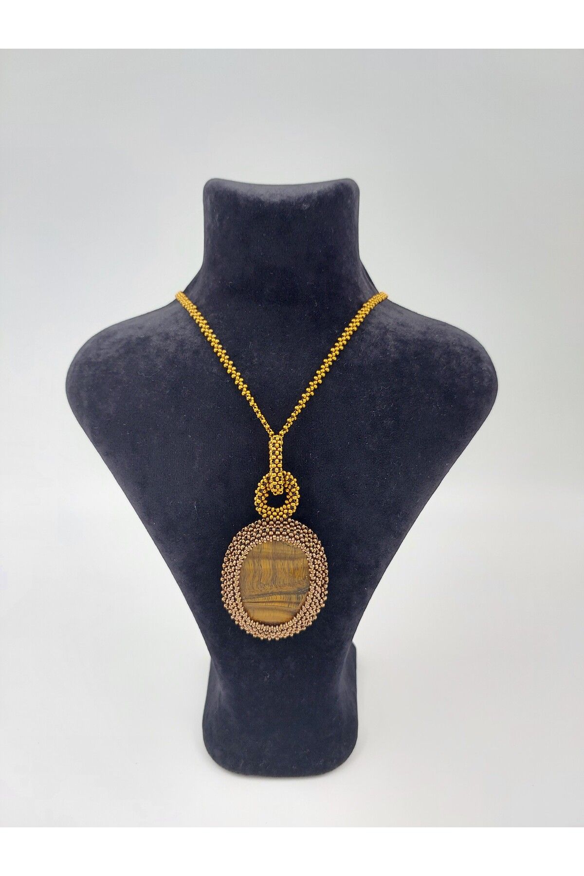 R G Handmade Design Kaplan Gözü Taşı Cubic RAW Teknikli El Yapımı Kolye – Güç ve Odak Sembolü