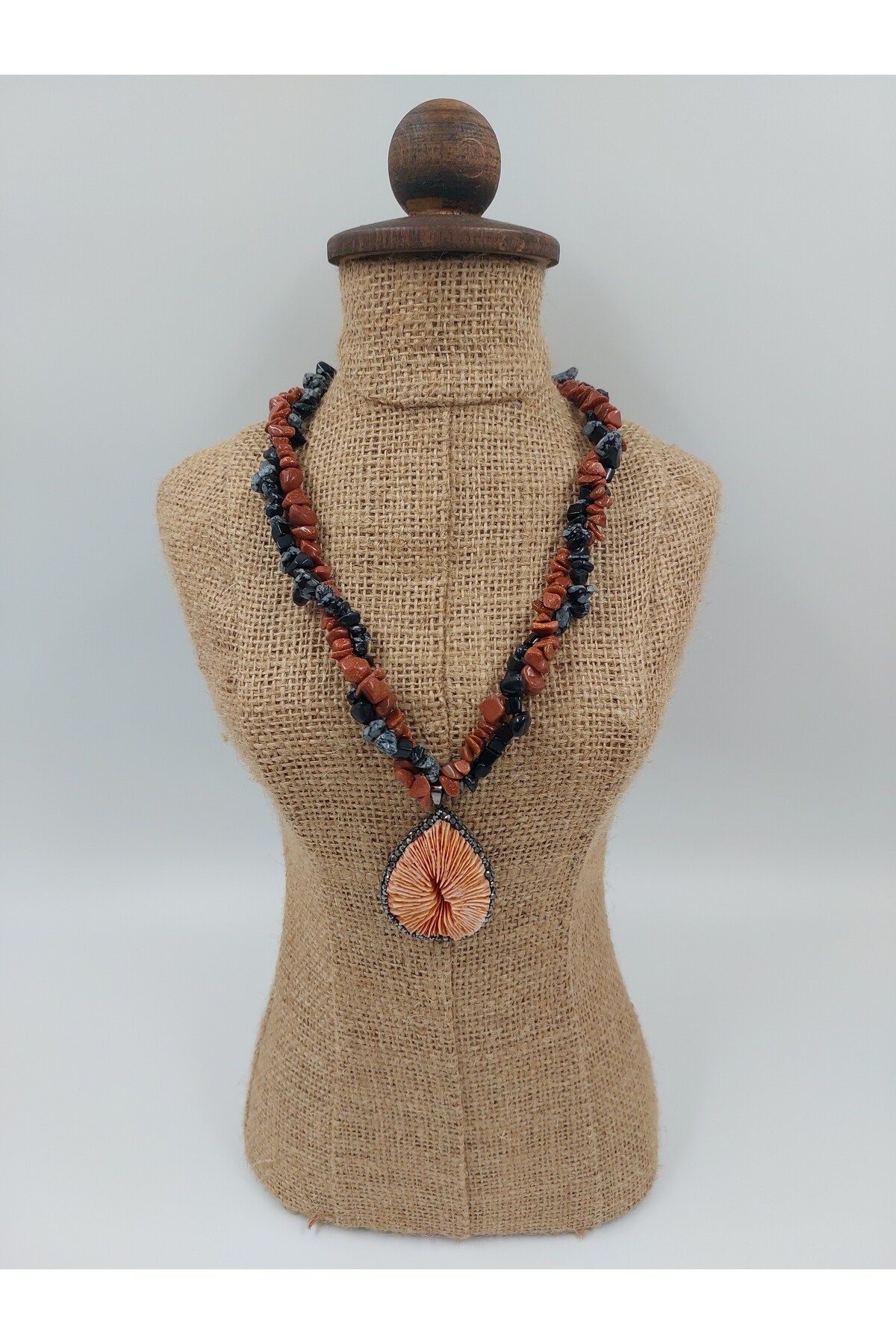 R G Handmade Design Karlı Obsidyen, Yıldız Taşı ve Mercan Orta Aparatlı El Yapımı Doğal Taş Kolye