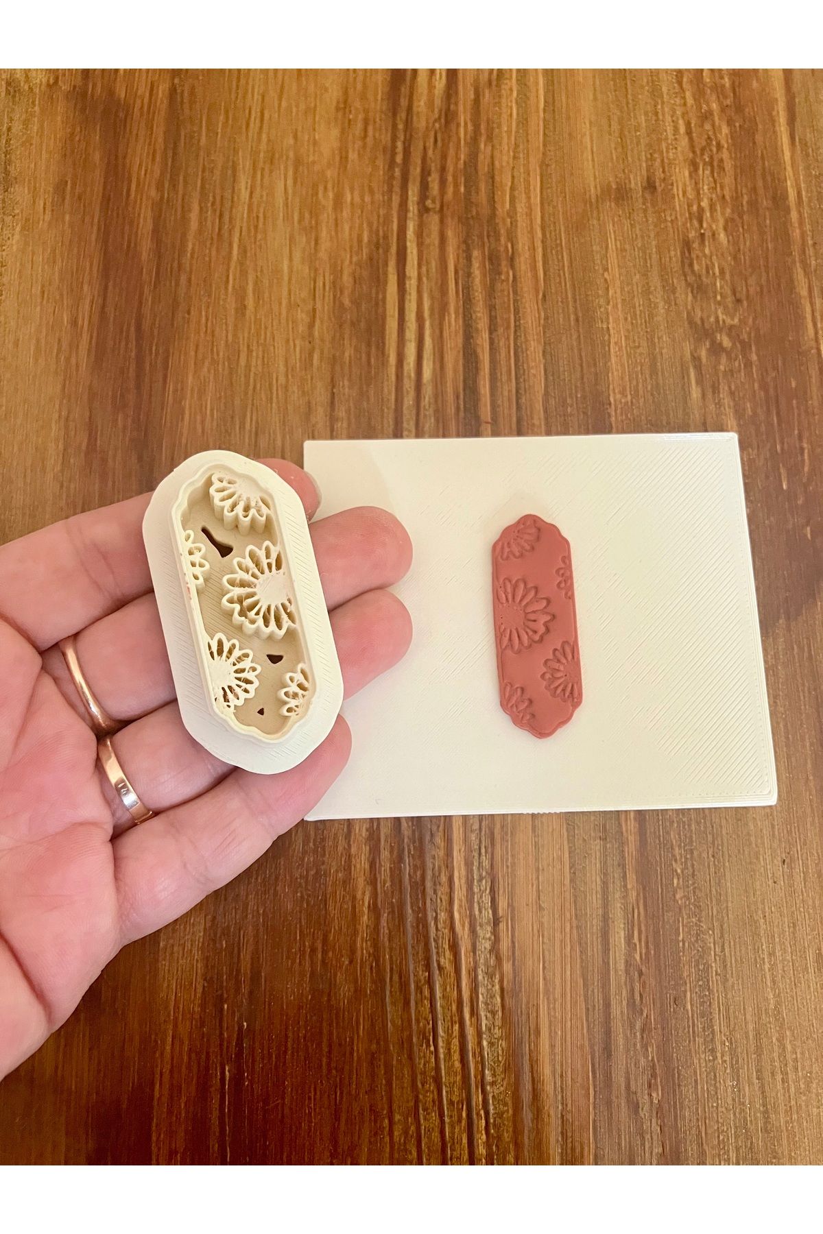 Volala Çiçek Desenli Polimer Kil Küpe Kalıbı-4,5cm