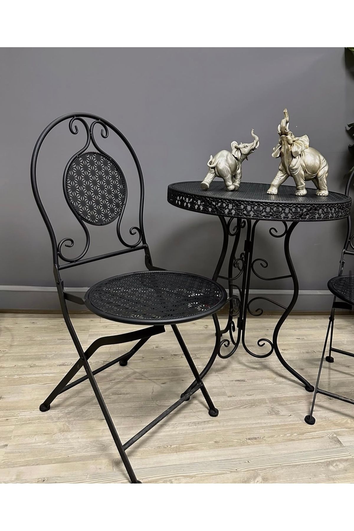 hediye ESTERHOMEDECOR Katlanabilir sandalyeli ferforje masa sandalye seti 2 sandalye 1 masa.Masa:60*72cm