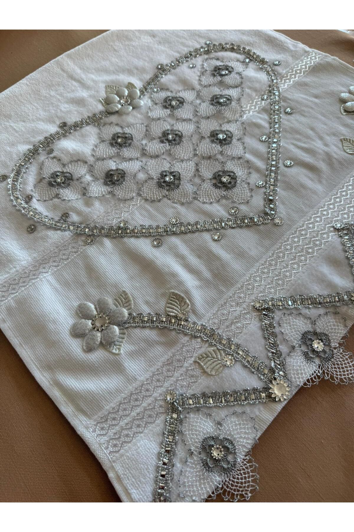 TUTUYA TEXTIL İĞNE OYASI KALP MODEL EL İŞİ DANTELLİ ÇEYİZLİK HAVLU