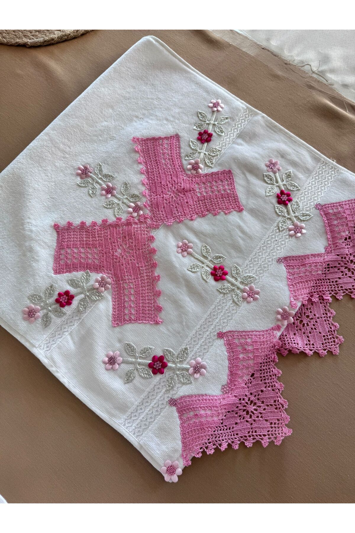 TUTUYA TEXTIL EL İşi Kelebek Model Dantelli El Yüz Havlusu Çeyizlik Havlu
