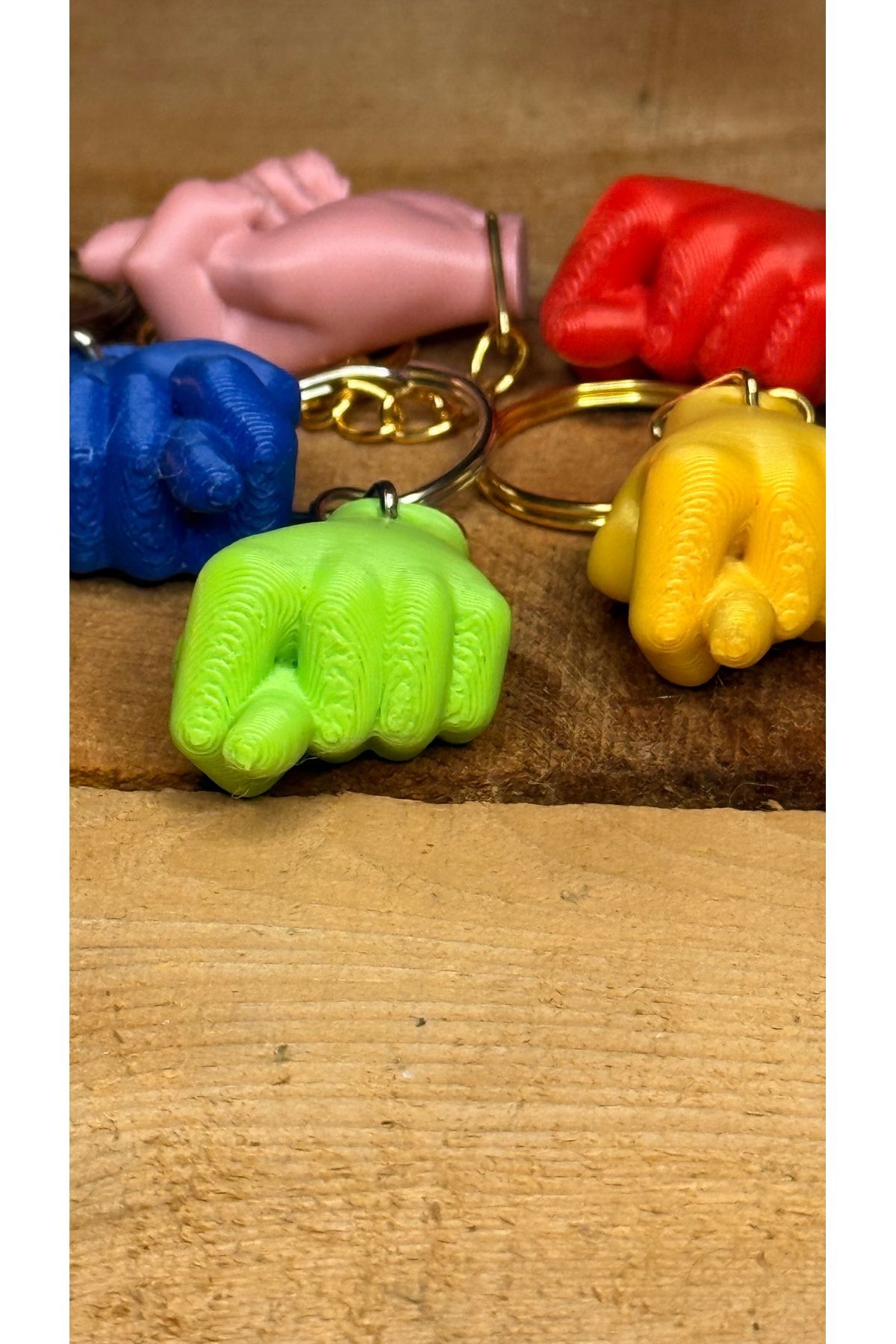 Chamelon Studio-Nah Pointed Keychain Model Set of 5 Colors (Blue, Yellow, Green, Pink, Red) |   Nah Keychain 3