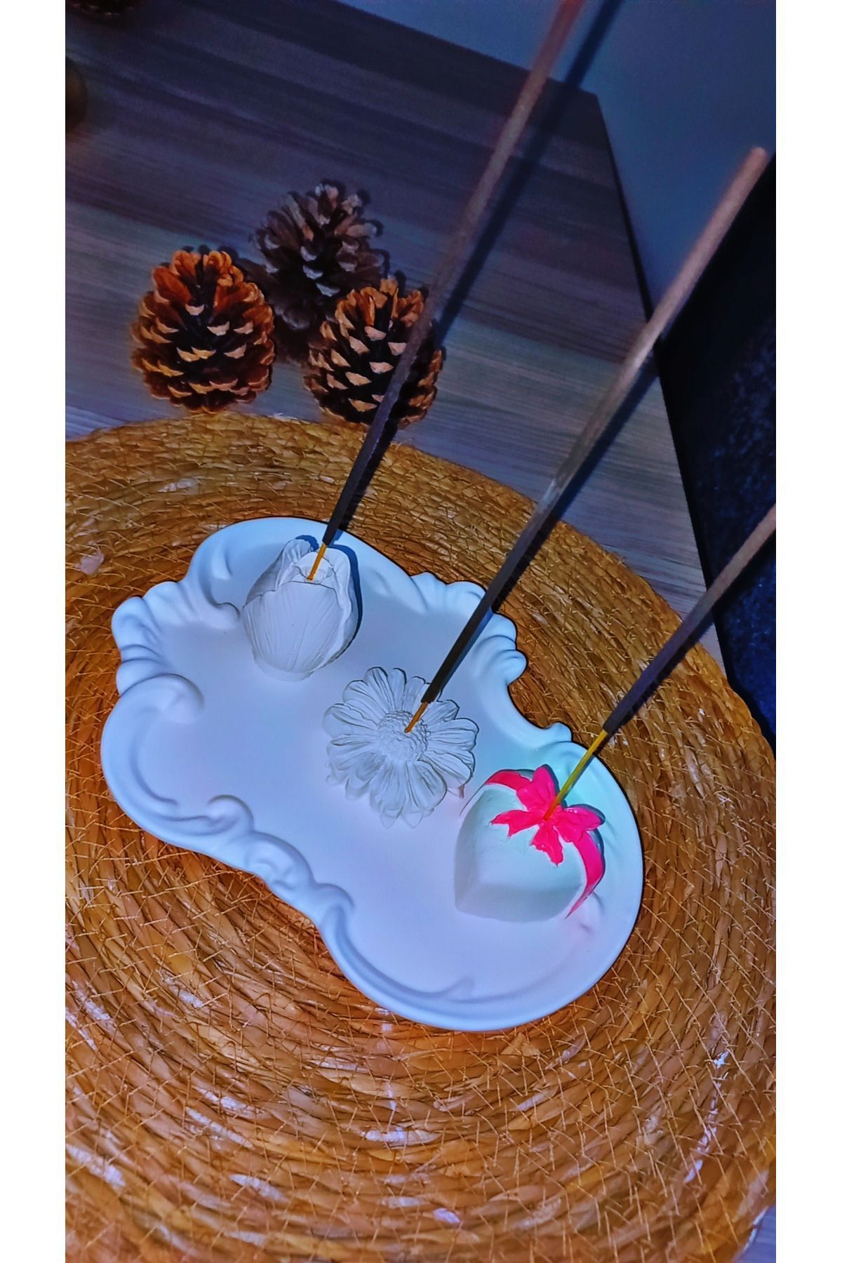 SerenityHaven 3 lü tütsülük pembe kurdeleli kalp papatya ve gonca gül