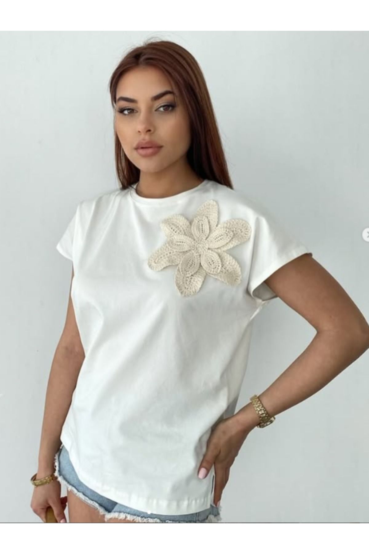 SOFT Hasır Çiçek İşlemeli Pamuklu Tshirt