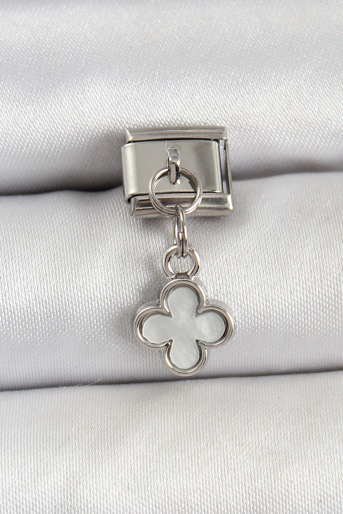 Angel Of Life 316L Çelik Sallantılı Beyaz Yonca Model Gümüş Renk Nomination Charm - TJ-BC1472