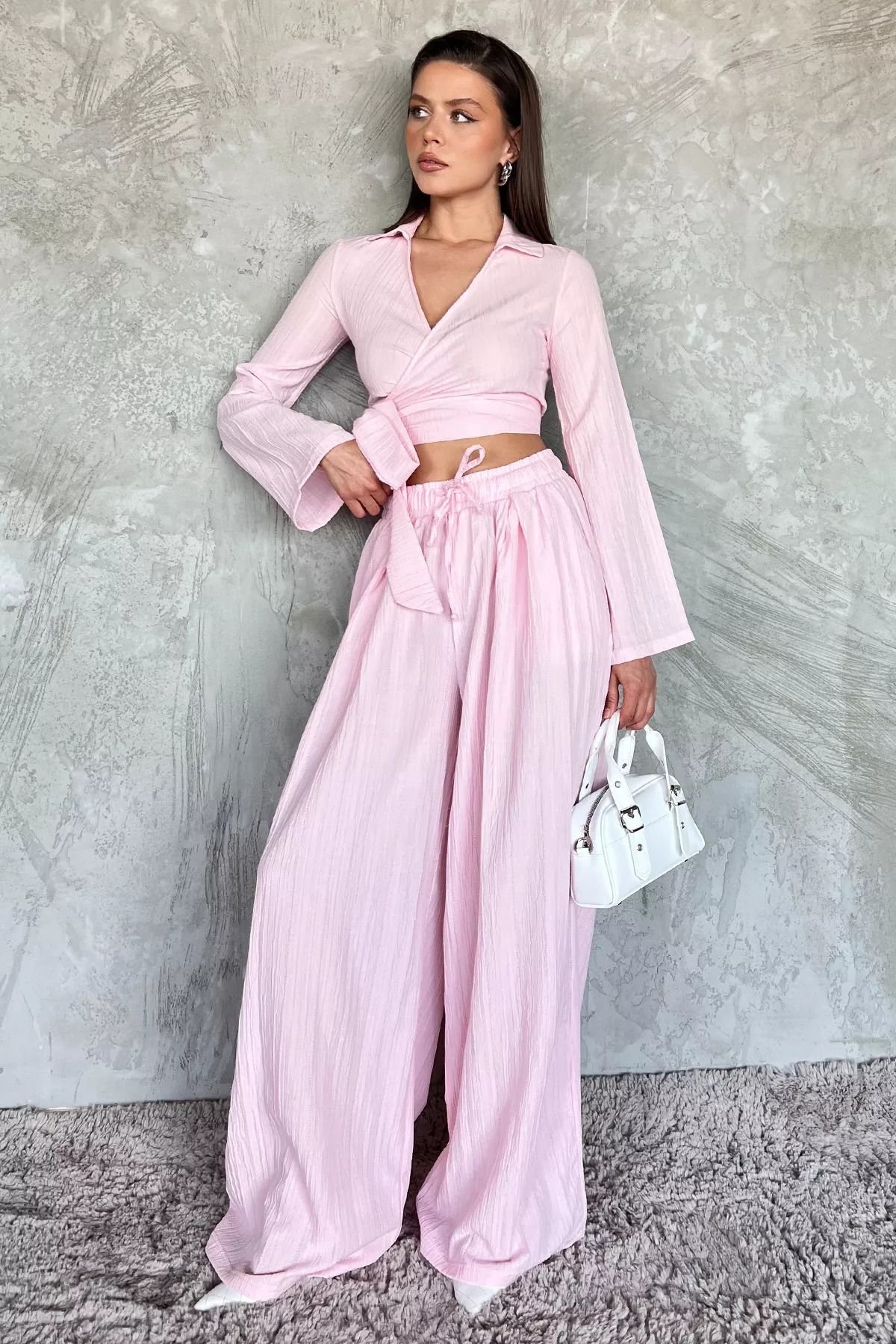 GÜLSELİ Pembe Kruvaze Yaka Bel Bağcıklı Bluz Pantolon İkili Takım
