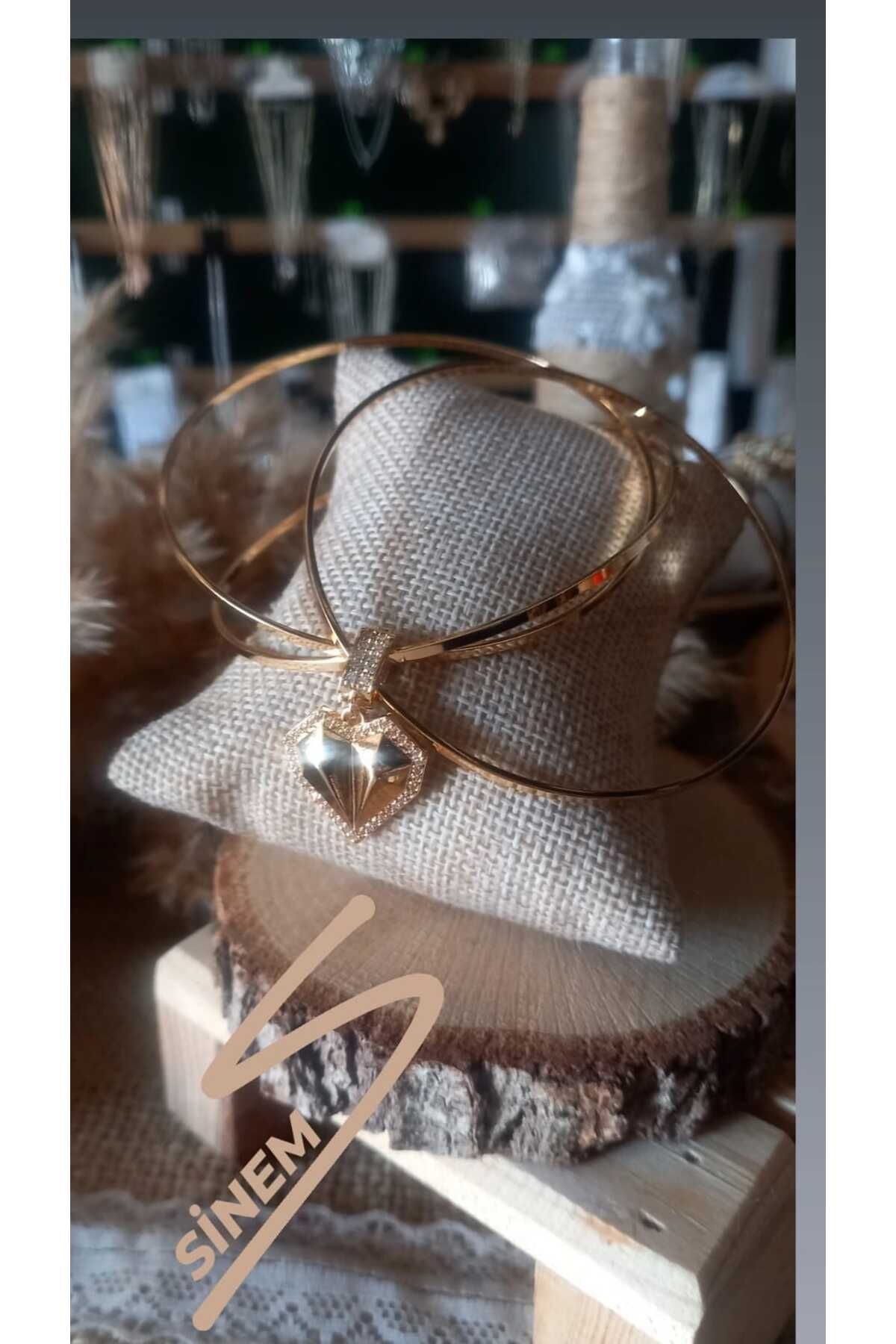 CHARM Begüm Çelikbileklik