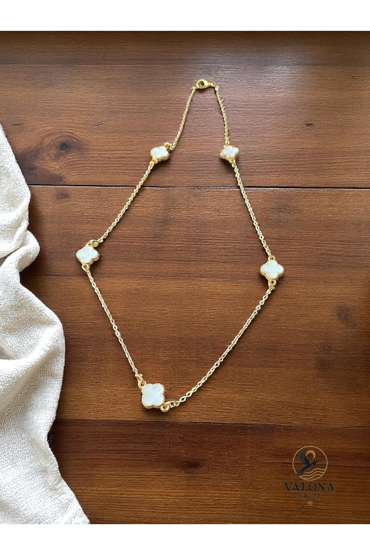 Valona Jewelry Beyaz Yoncalı Gold Kolye
