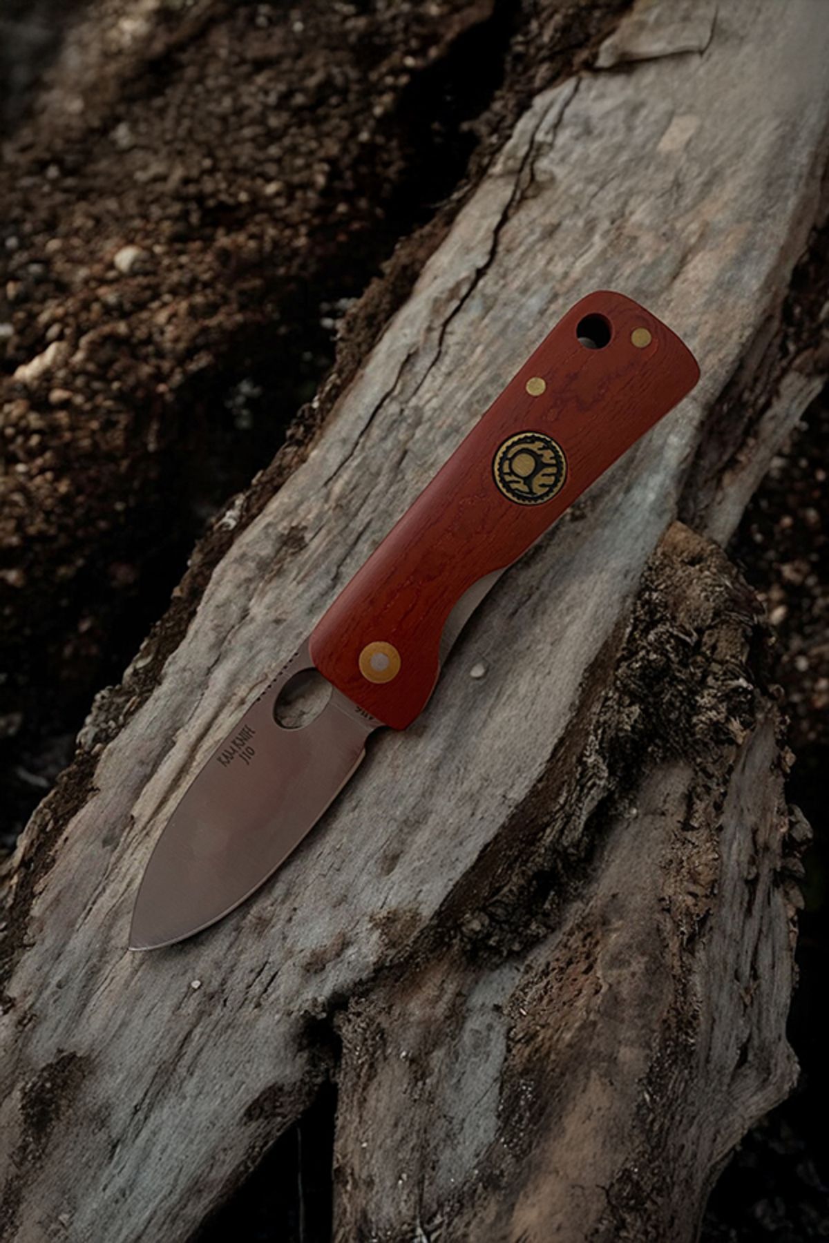 Tantobushcraft Tanto Bushcraft Kam J10 Kızıl Çakı – 4116 Çelik, Mikarta Sap, Deri Kılıf, Kolye Tipi Taşınabilir