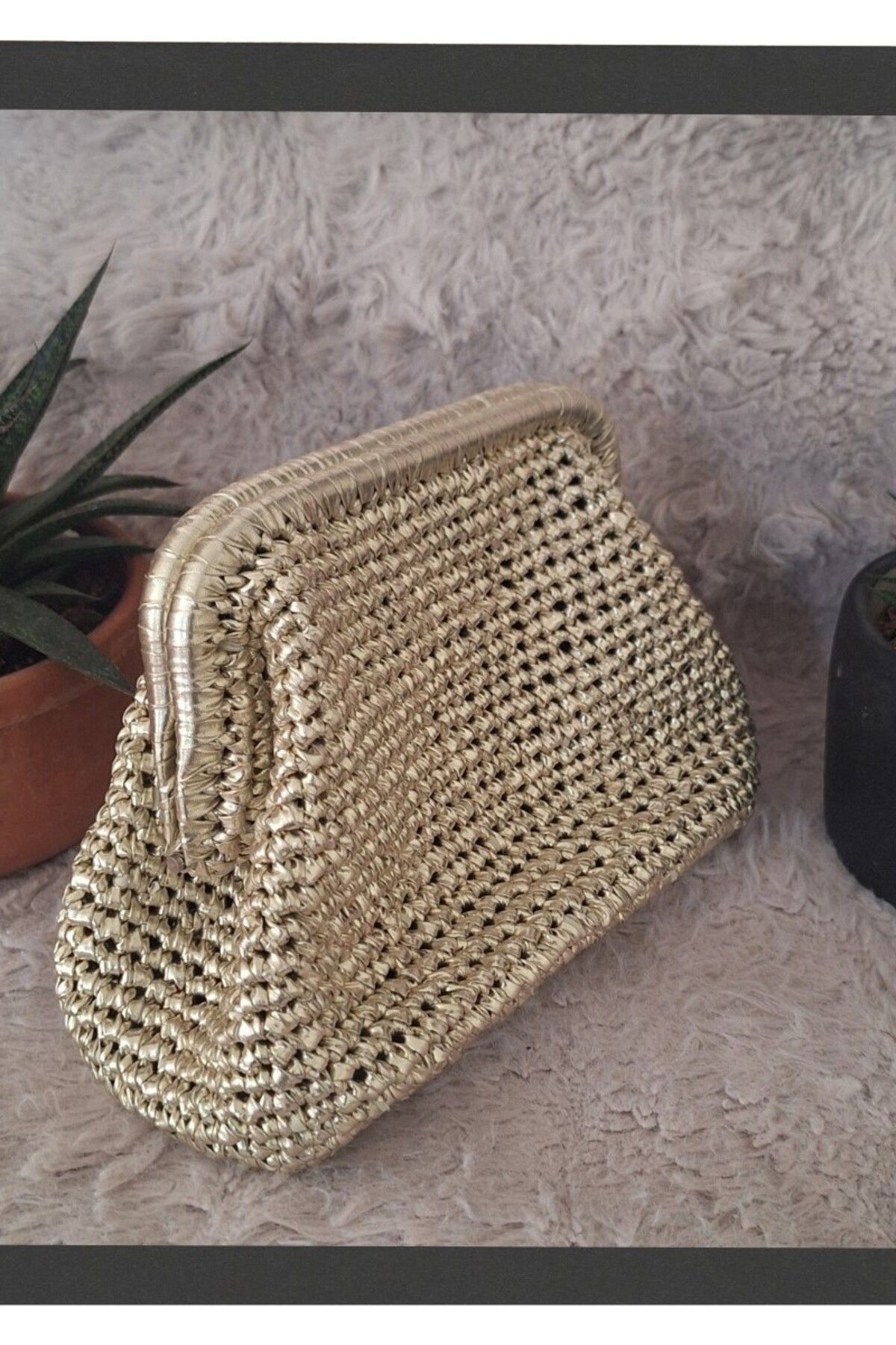 Butik KADIN BEJ METALİK SARI İP GİZLİ BURSLU HAND MADE, EL ÖRGÜSÜ , EL ÇANTASI ,PORTFÖY