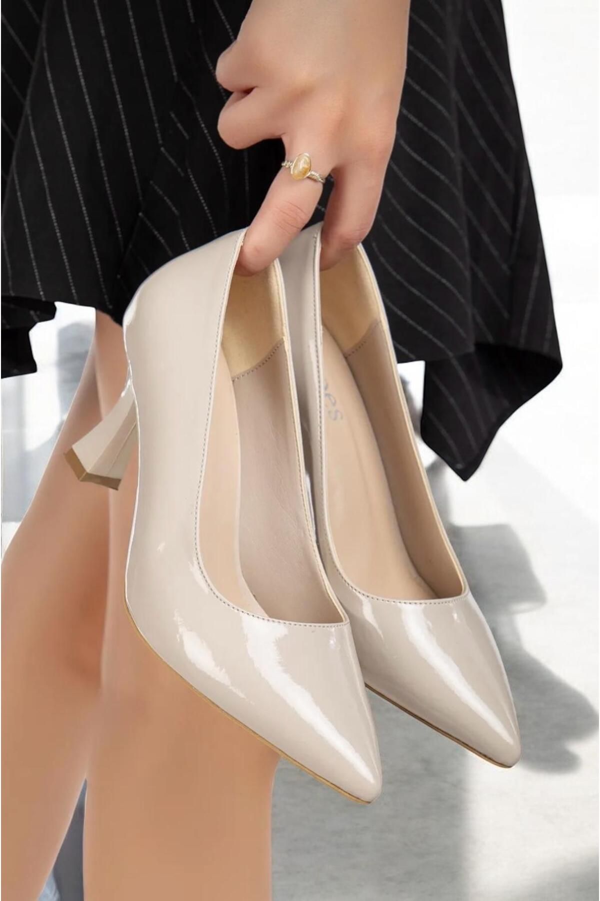 yezy shoes Bej Rugan İnce Kısa Topuklu Kadın Stiletto Topuklu Ayakkabı