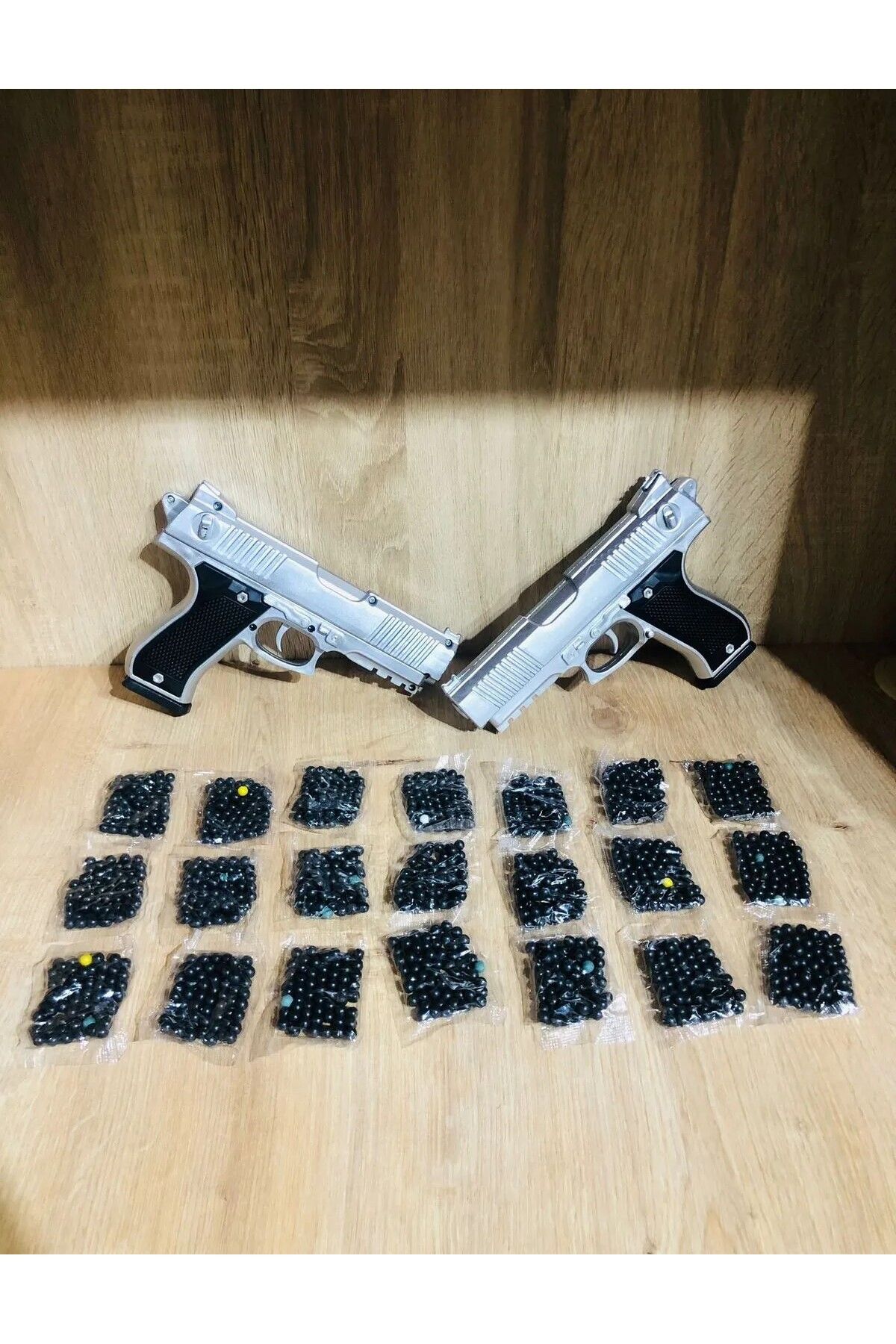 ZıpZıpBox Oyuncak Tabanca Gold-Siyah ve Gümüş Renk Boncuklu Oyuncak Tabanca 1 Adet + 21 Paket Boncuk