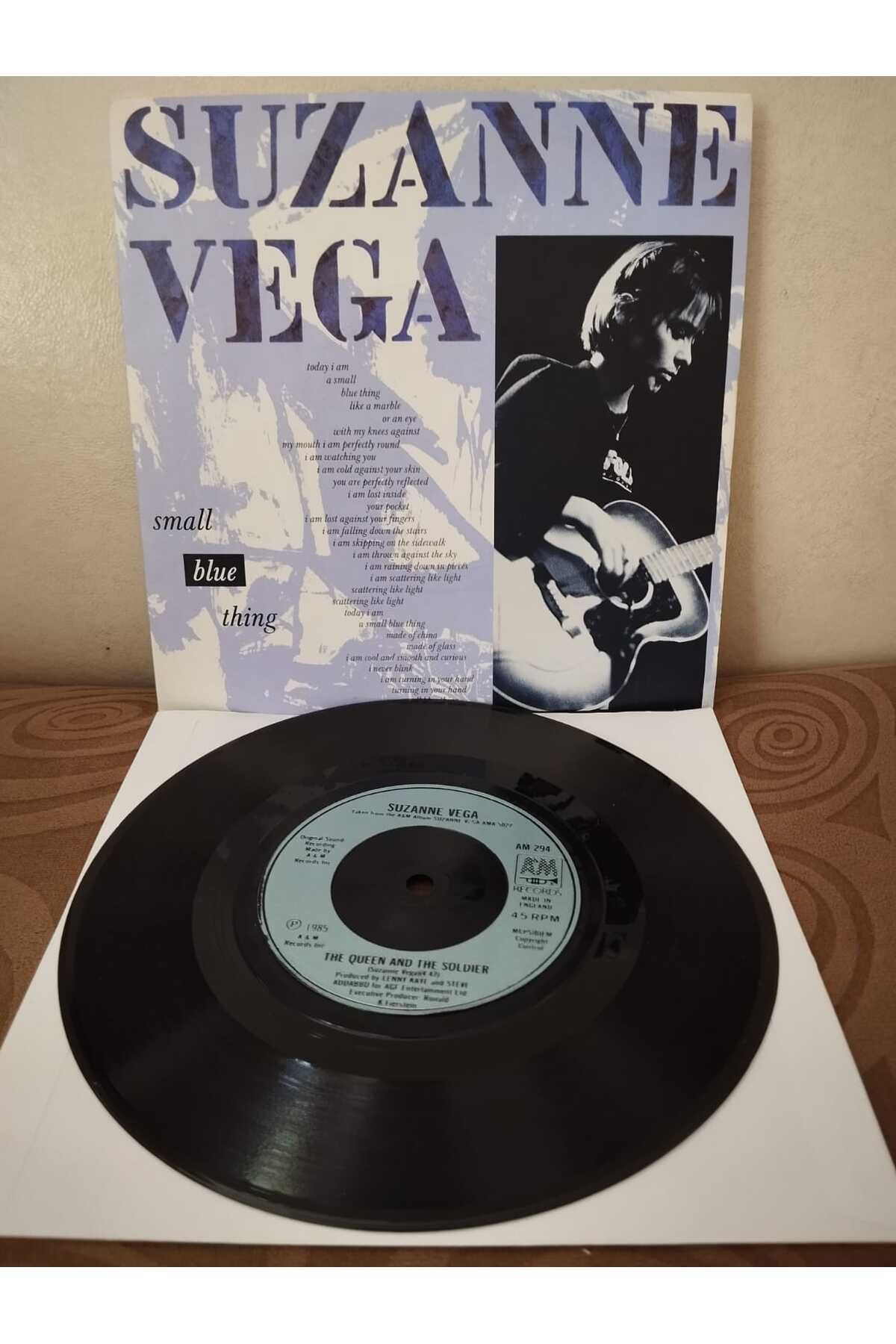Plakperest Suzanne Vega ‎ - Small Blue Thing - 1986 İngiltere Basım 45 lik Plak-2.EL