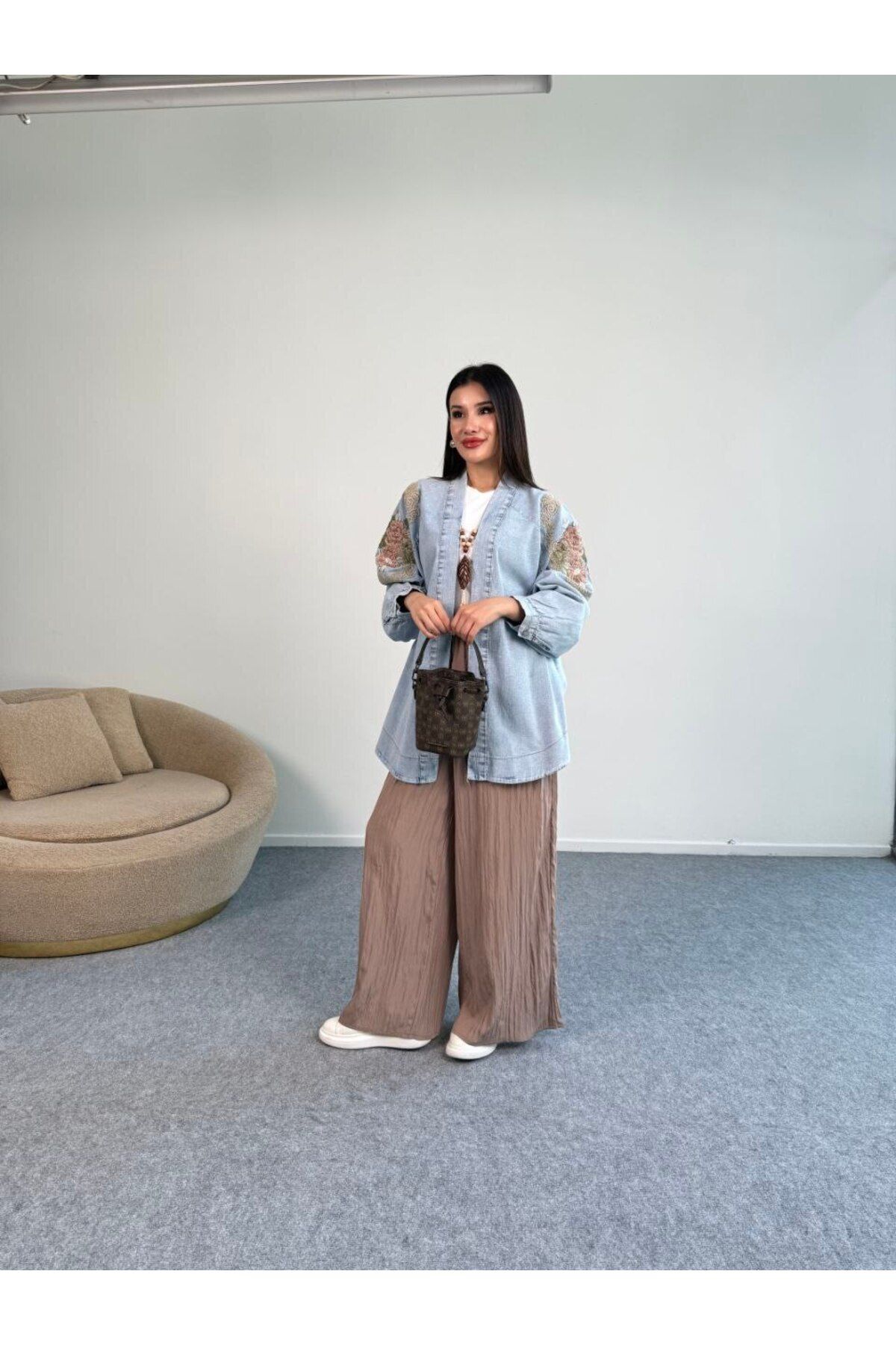 Butik Nakış Detaylı Kot Ceket