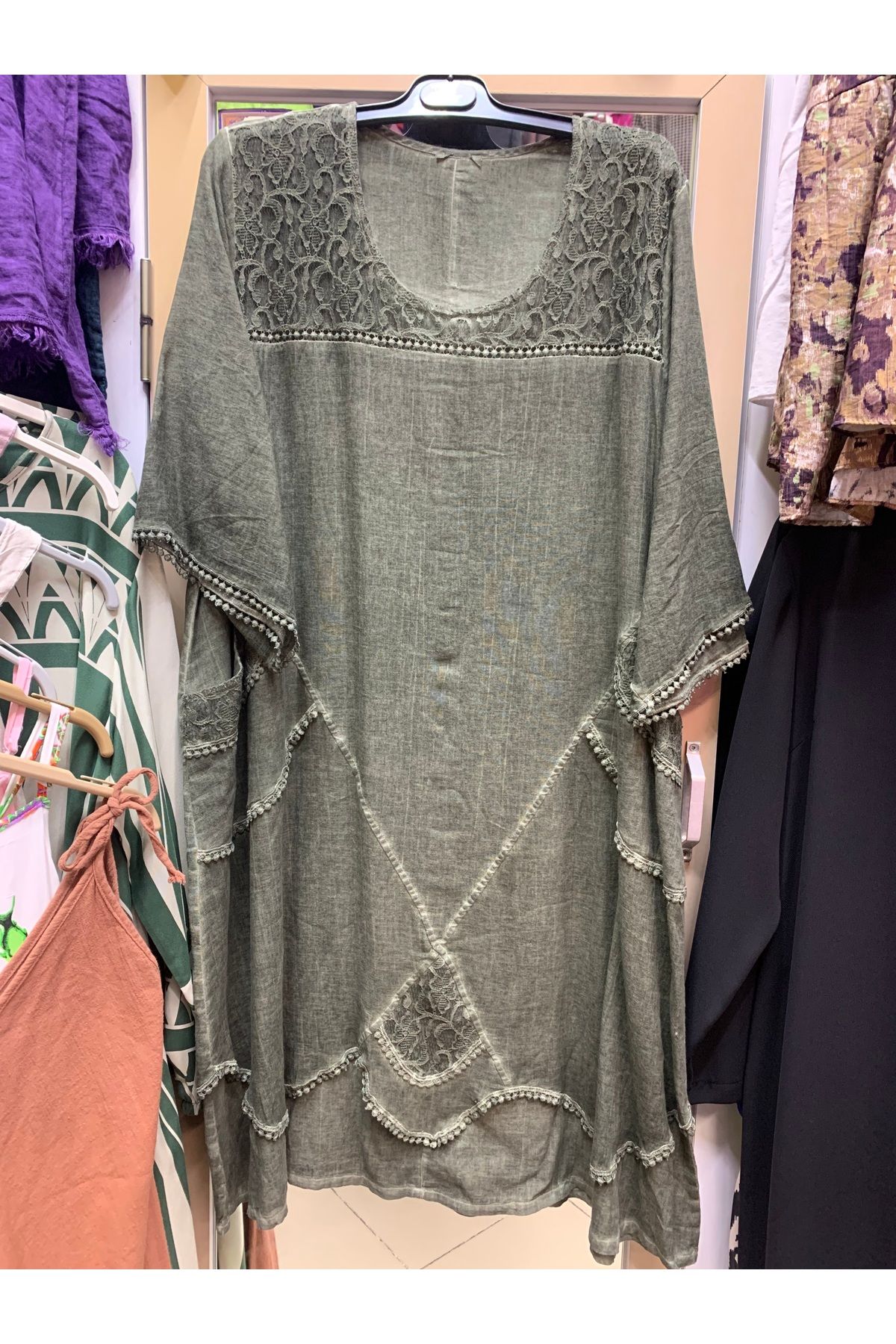 Butik Kadın büyük beden keten astarlı dantel detaylı yarım kol ara boy elbise