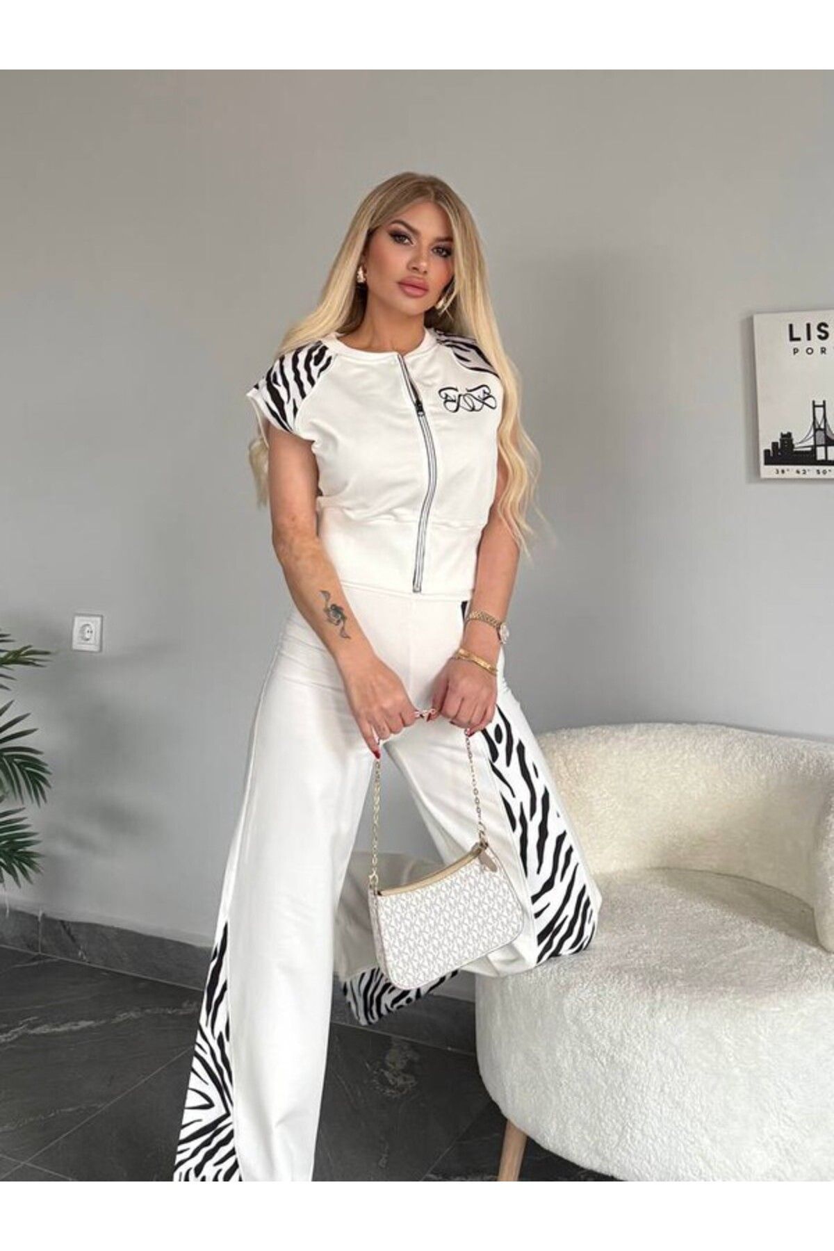 Bella Belluci ikili kadın takım