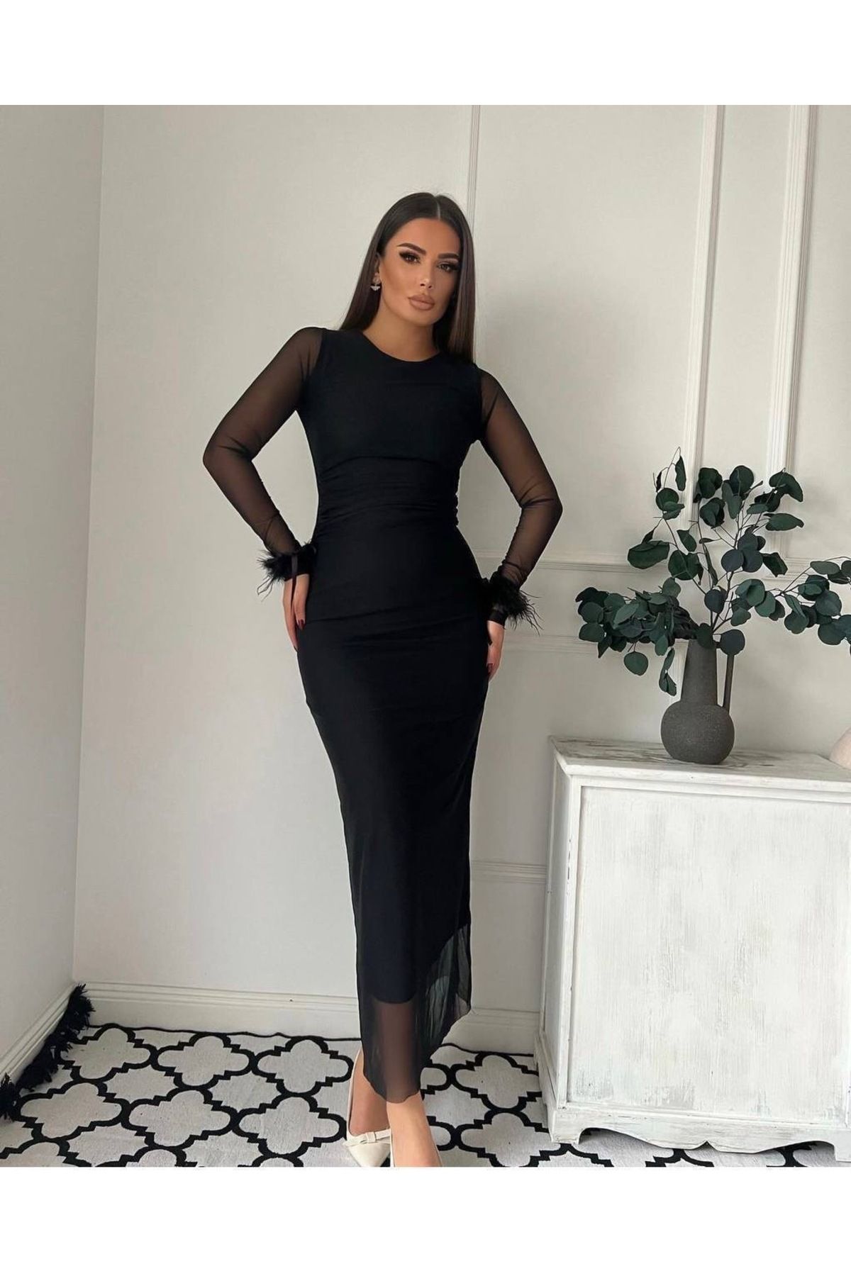 KOSHKA MODA Drape Detay Uzun Siyah Tül Kol Tüy Dertaylı Siyah Kadın Elbise