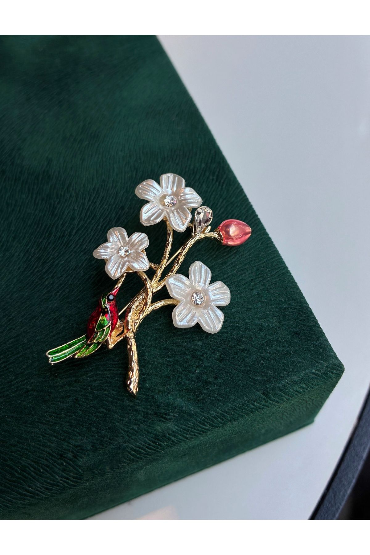 Miltonia Çiçekli Kuşlu Broş