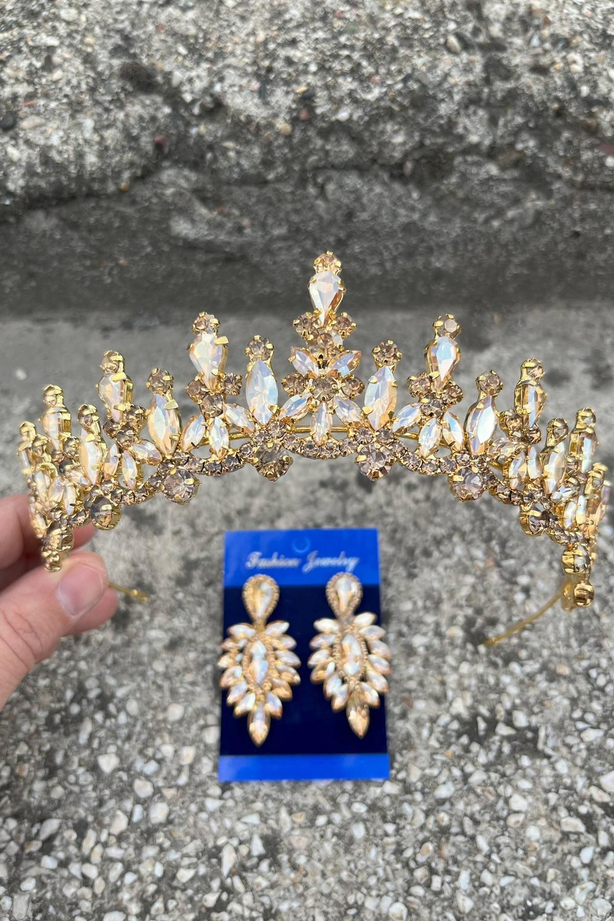 Hobigram Elvira Gold Gelin Kına Tacı Özel Gün Aksesuar Kadın Taç Ve İnce Mekik Küpe Takımı