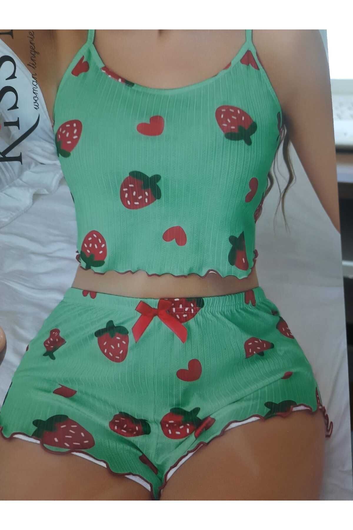 SANAT VE MODA Kalpli Çilekli Yeşil Askılı Şortlu Pijama Takımı