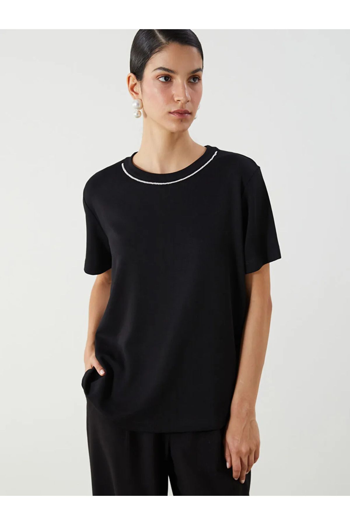 LC Waikiki LCW Modest Siyah Bisiklet Yaka Kadın Tişört