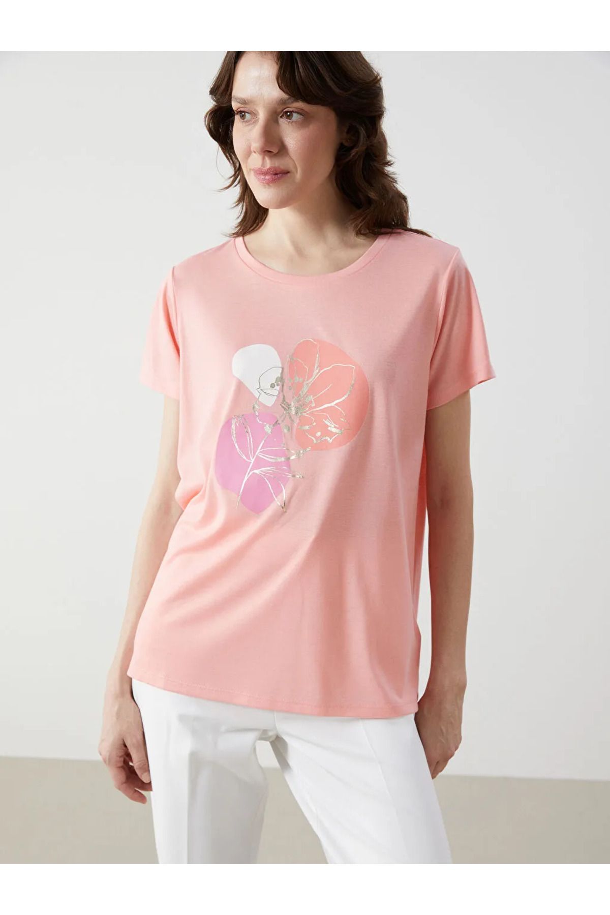 LC Waikiki LCWAIKIKI Classic Pembe Bisiklet Yaka Çiçekli Kadın Tişört